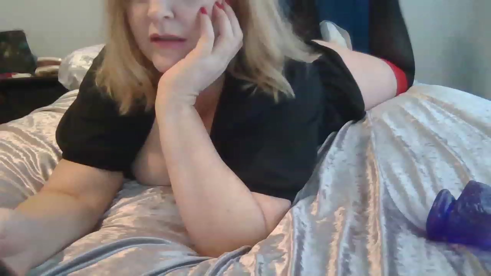 Gallery image thumbnail from LucieLowe's myfreecams stream on, 11/22/2022, 12:38 image 14 of 20