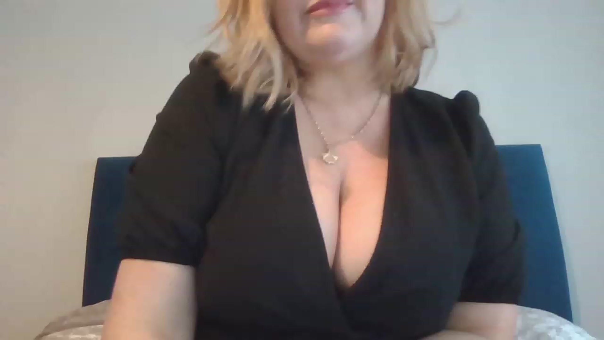 Gallery image thumbnail from LucieLowe's myfreecams stream on, 11/22/2022, 13:19 image 2 of 20
