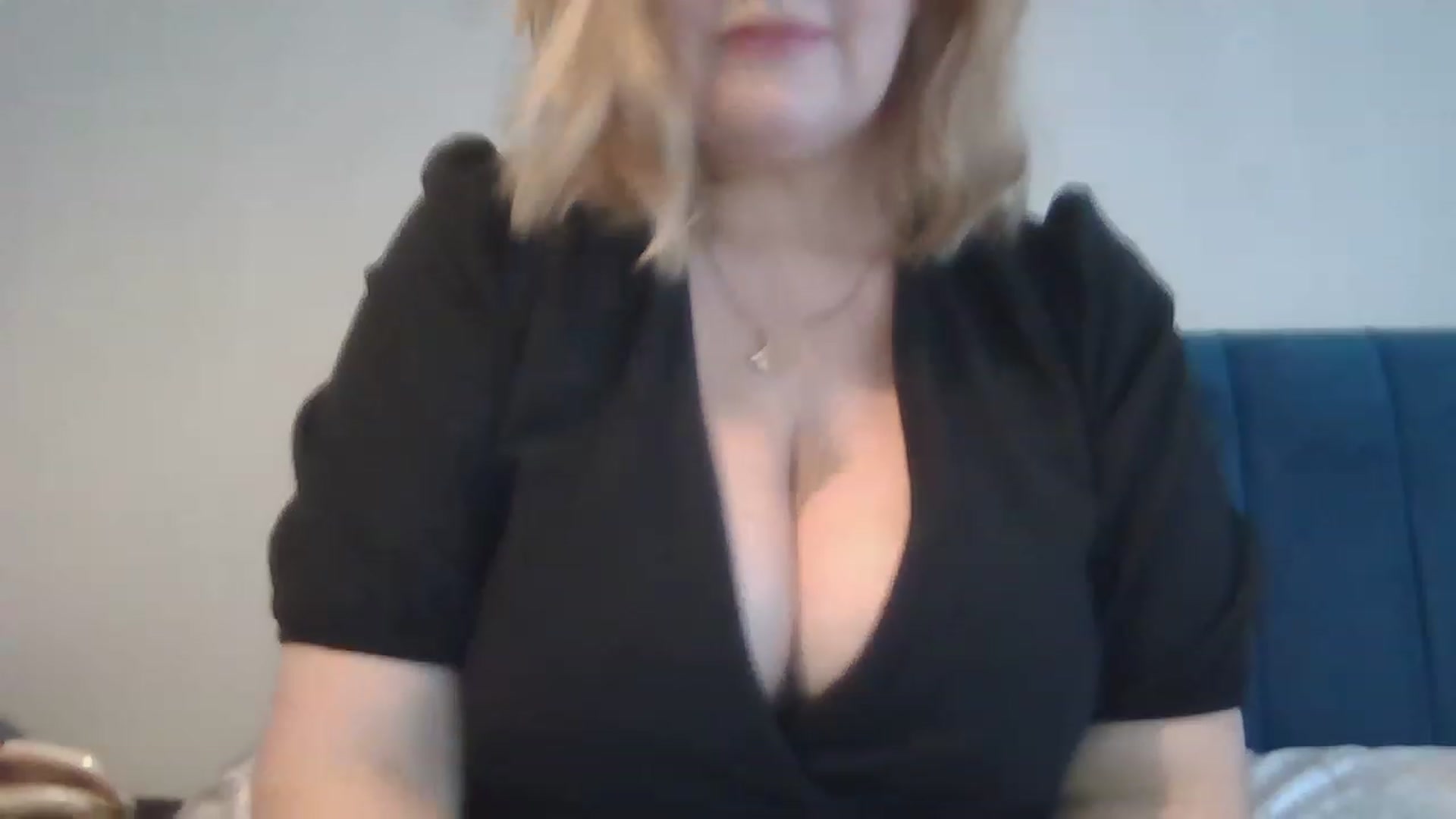 Gallery image thumbnail from LucieLowe's myfreecams stream on, 11/22/2022, 13:19 image 15 of 20