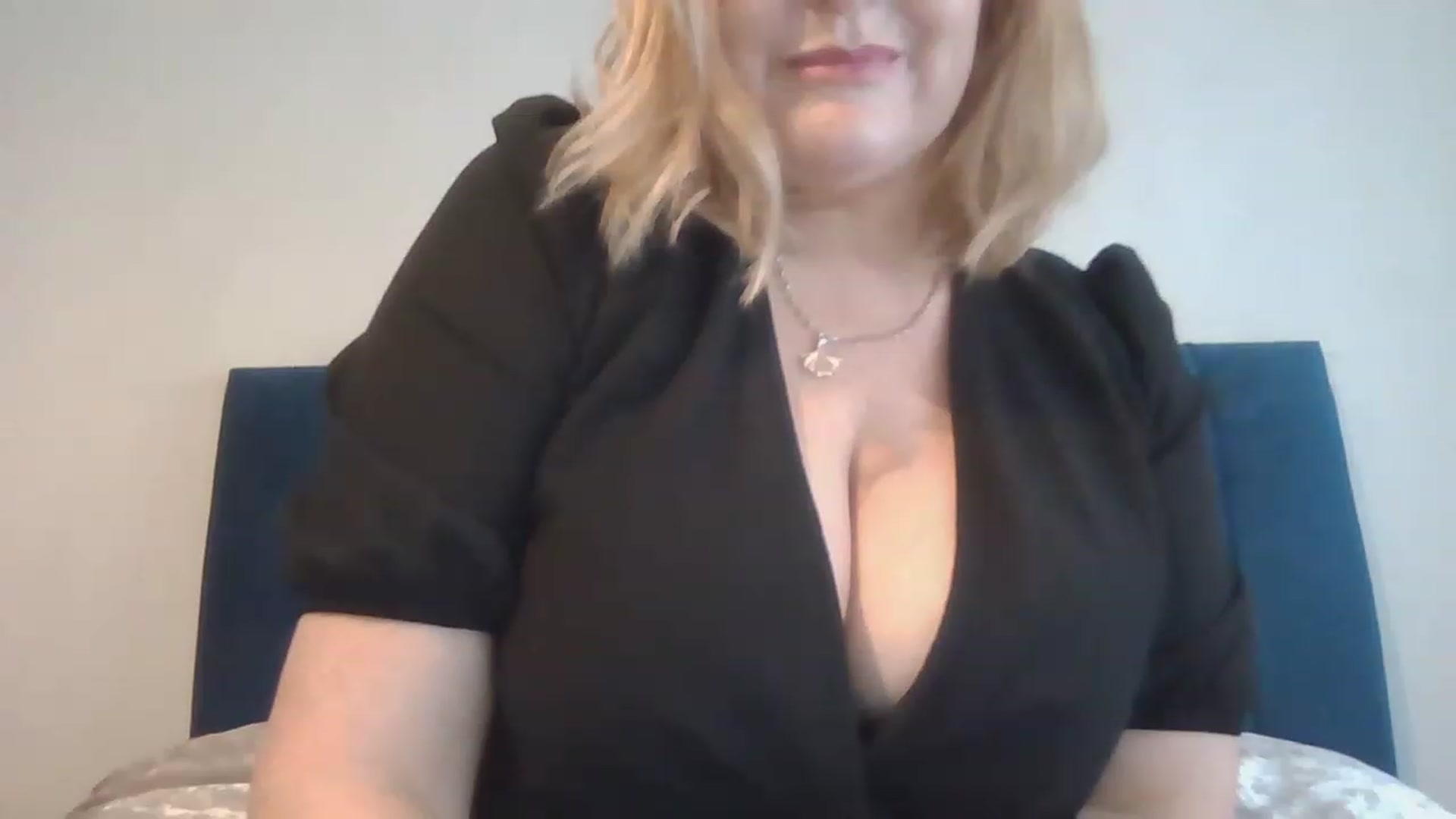 Gallery image thumbnail from LucieLowe's myfreecams stream on, 11/22/2022, 13:19 image 7 of 20