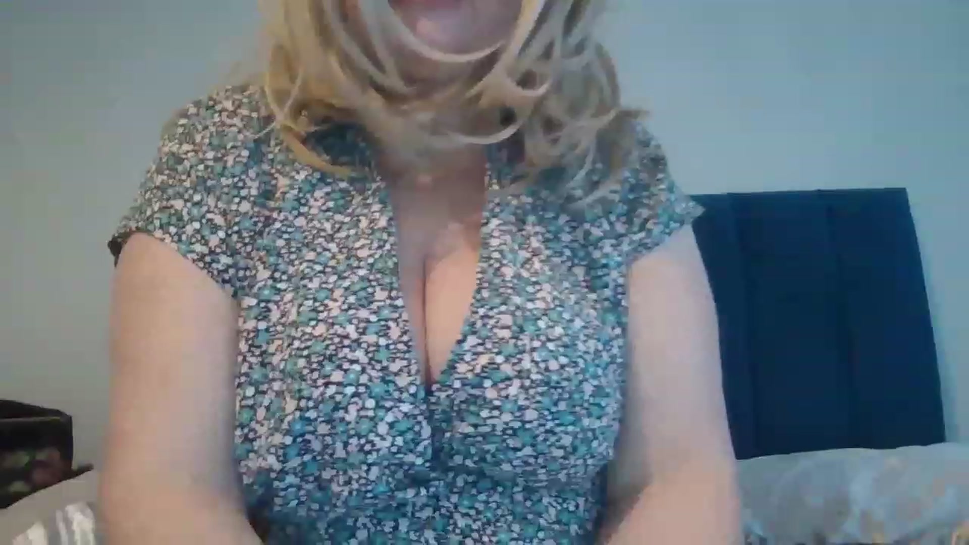 Gallery image thumbnail from LucieLowe's myfreecams stream on, 11/25/2022, 14:37 image 17 of 20