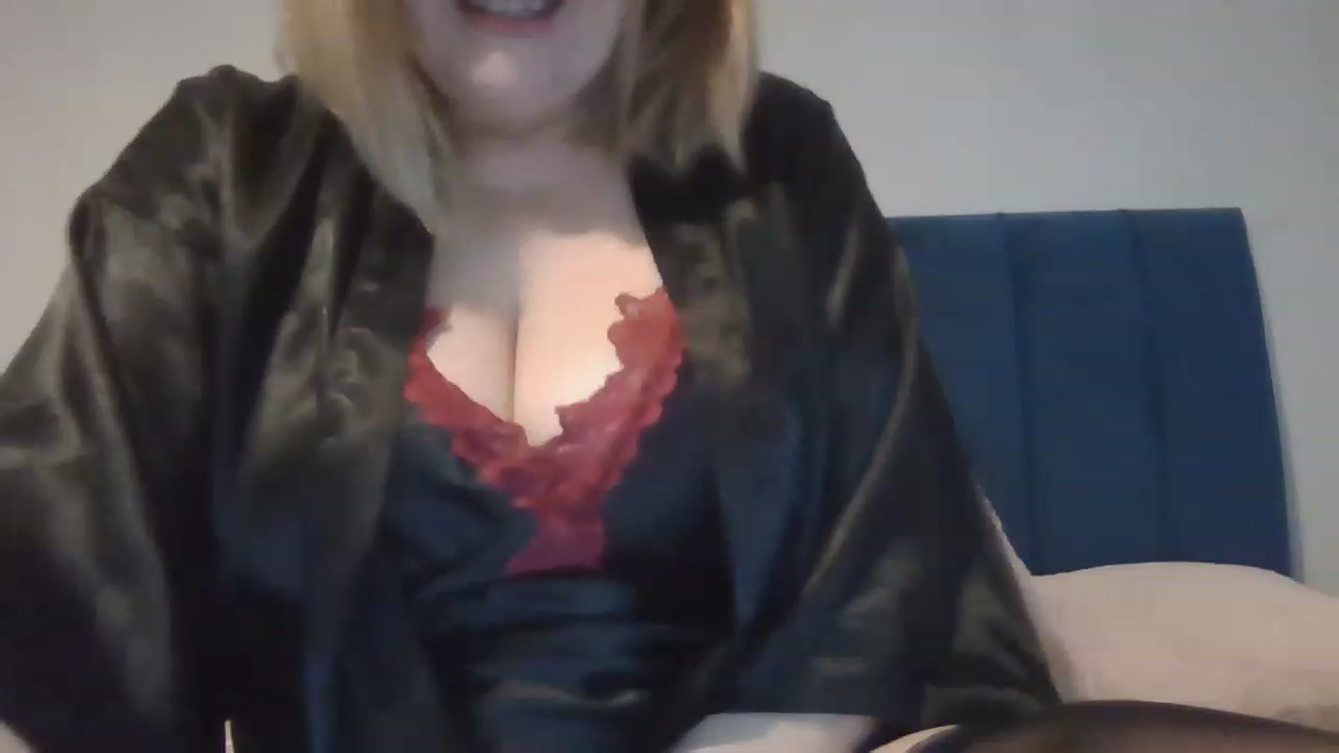 Gallery image thumbnail from LucieLowe's myfreecams stream on, 11/27/2022, 08:46 image 10 of 20