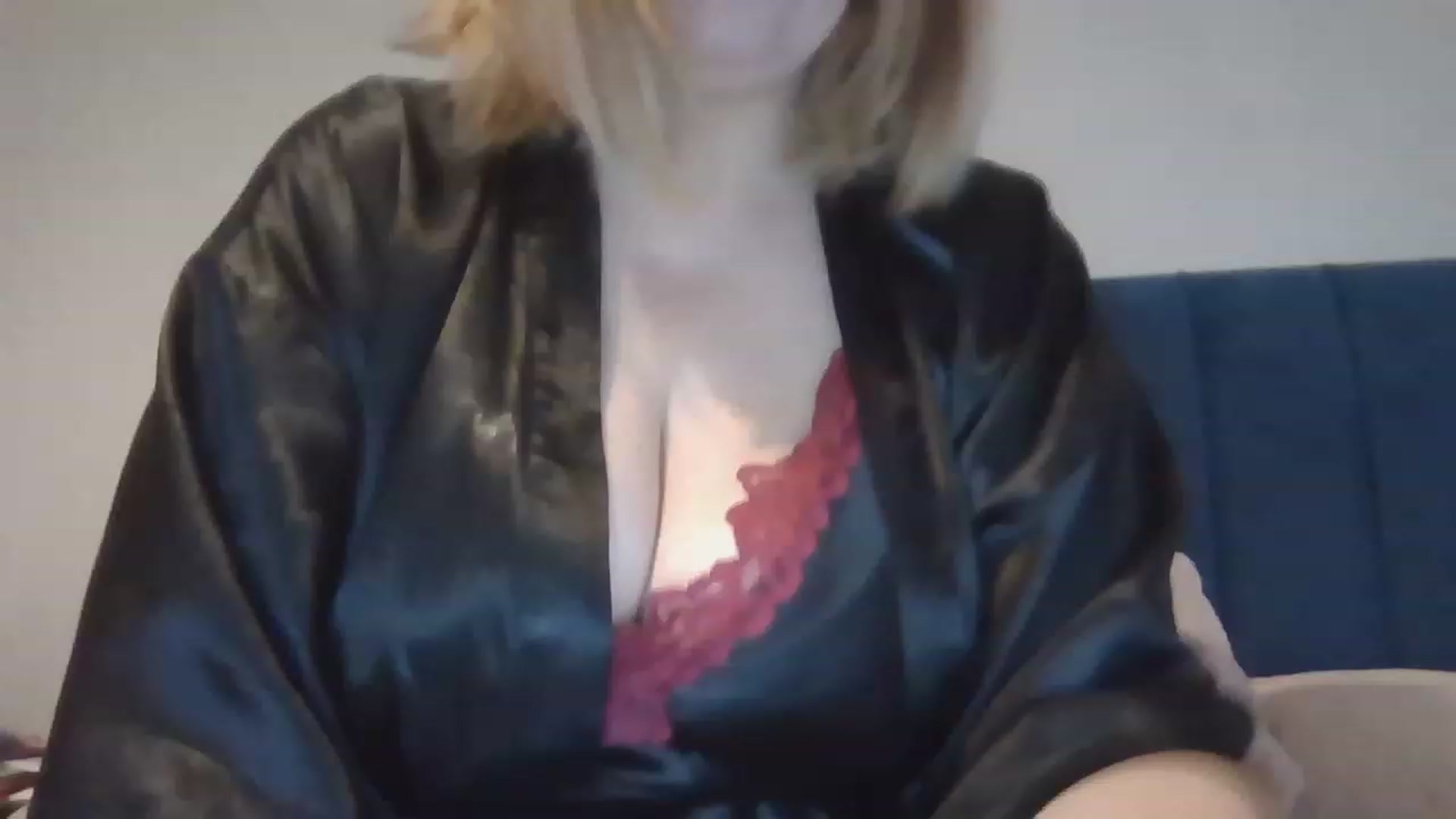 Gallery image thumbnail from LucieLowe's myfreecams stream on, 11/27/2022, 08:46 image 16 of 20