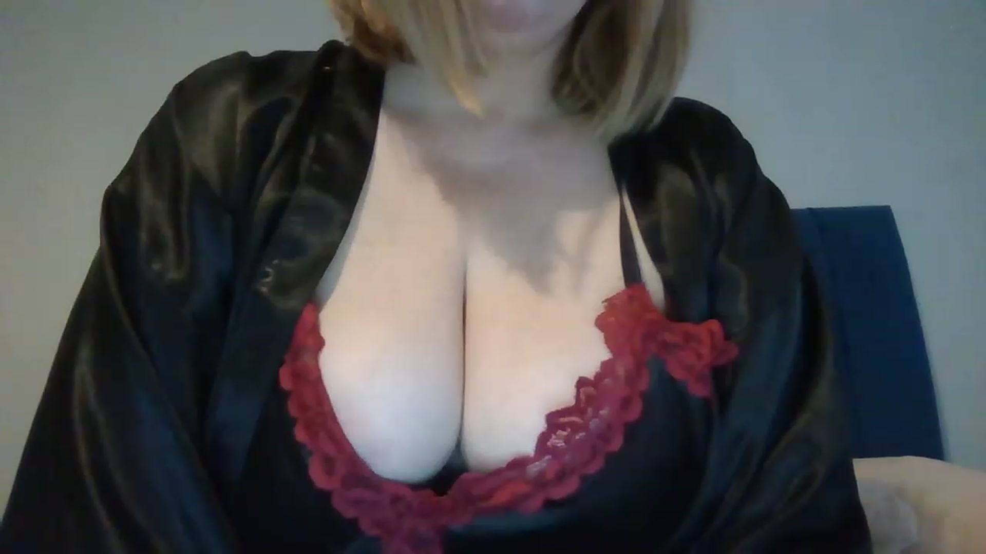 Gallery image thumbnail from LucieLowe's myfreecams stream on, 11/27/2022, 09:36 image 17 of 20
