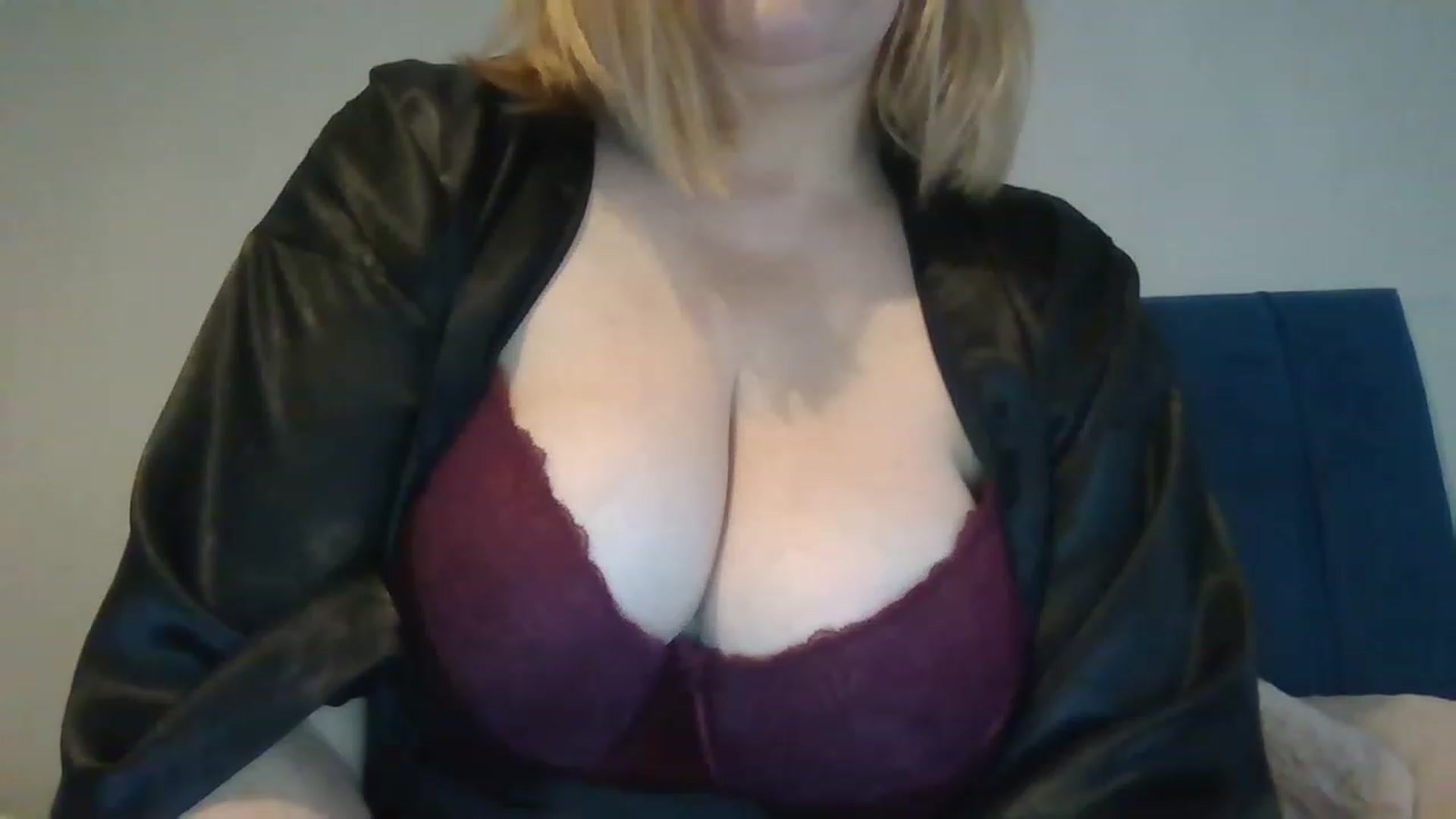 Gallery image thumbnail from LucieLowe's myfreecams stream on, 11/27/2022, 09:59 image 3 of 20