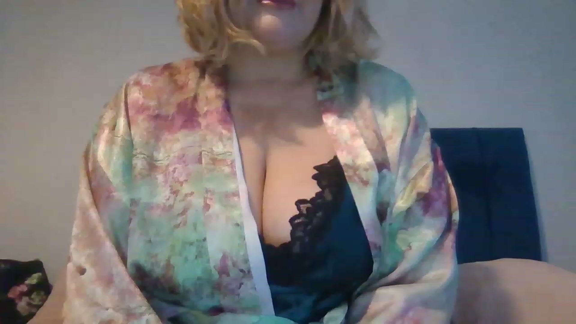 Gallery image thumbnail from LucieLowe's myfreecams stream on, 01/02/2023, 09:02 image 11 of 20