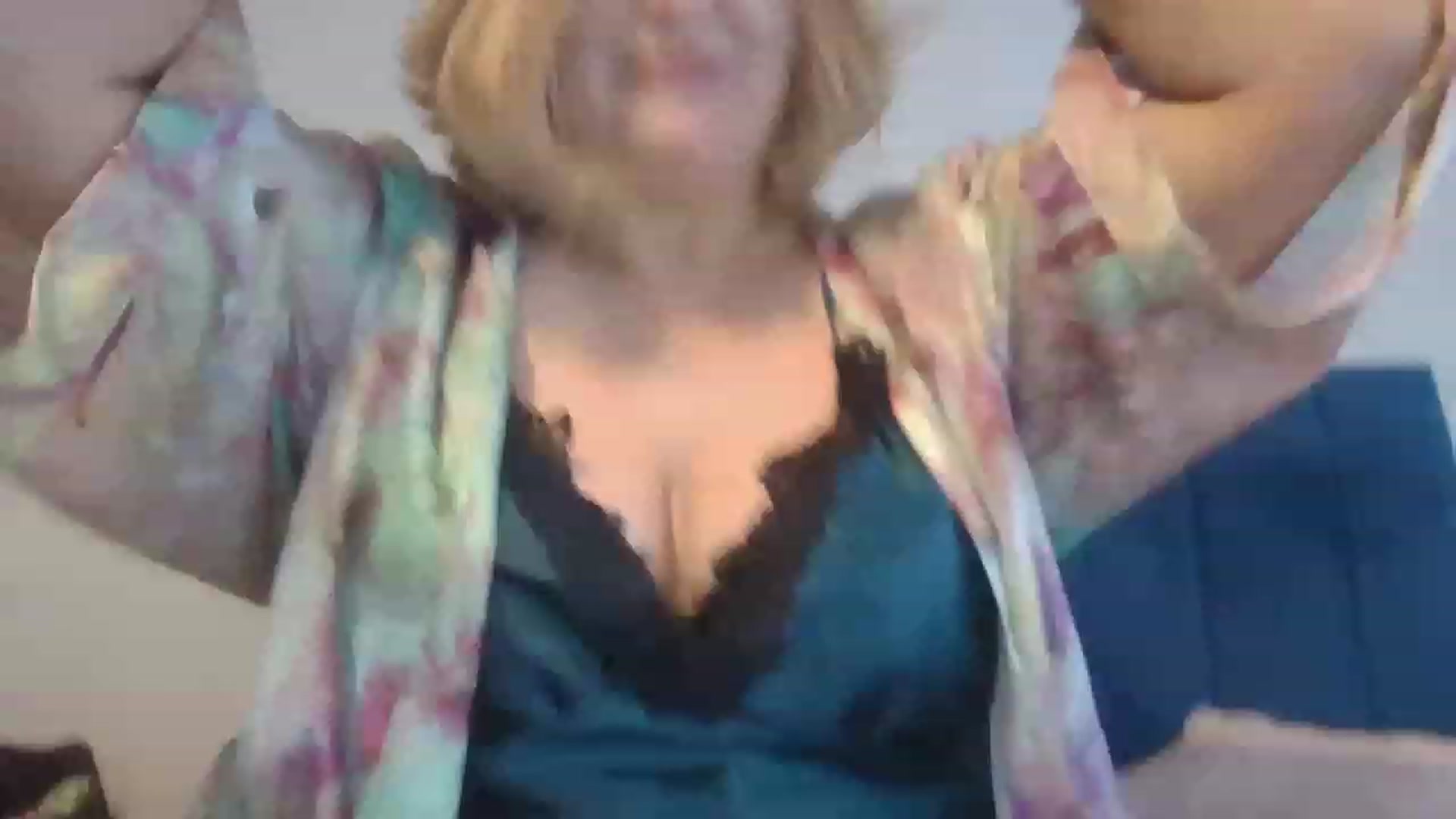 Gallery image thumbnail from LucieLowe's myfreecams stream on, 01/02/2023, 11:41 image 1 of 20
