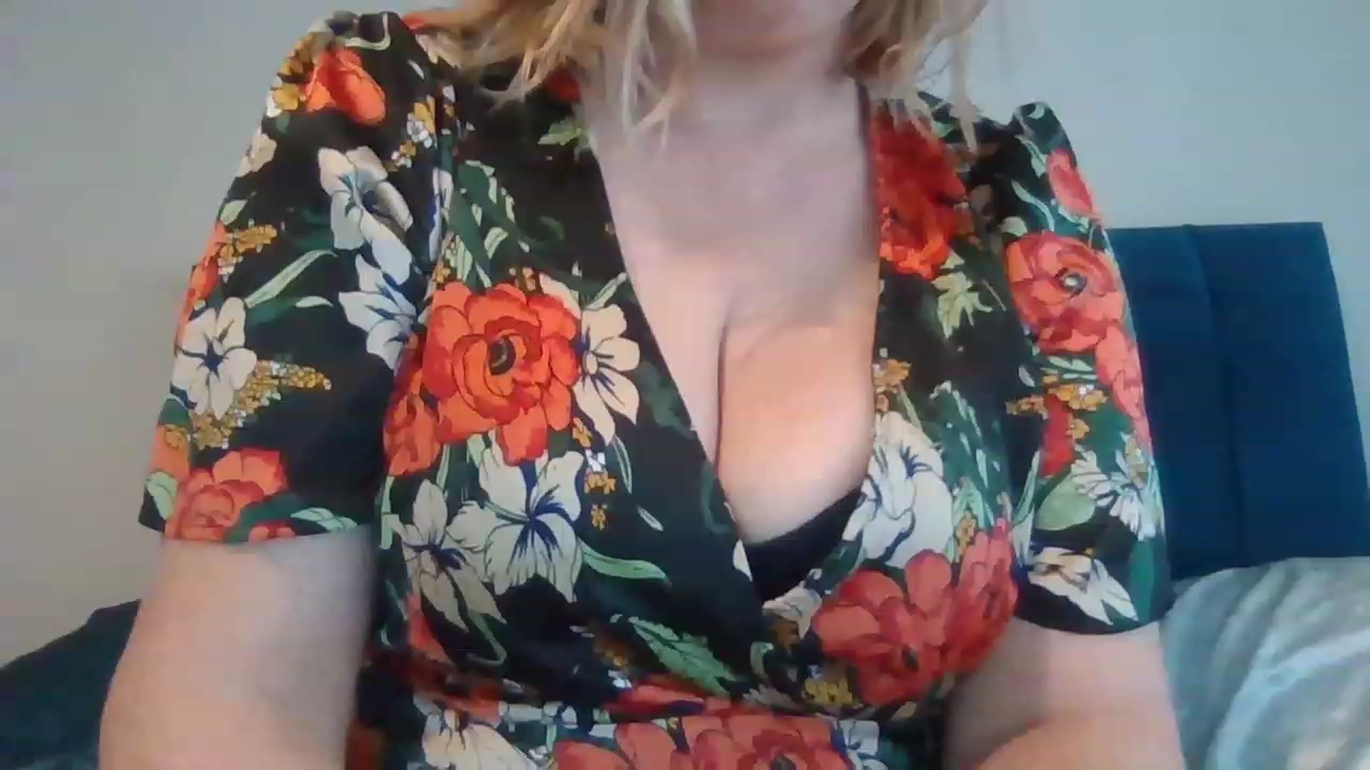 Gallery image thumbnail from LucieLowe's myfreecams stream on, 02/28/2023, 13:15 image 10 of 20