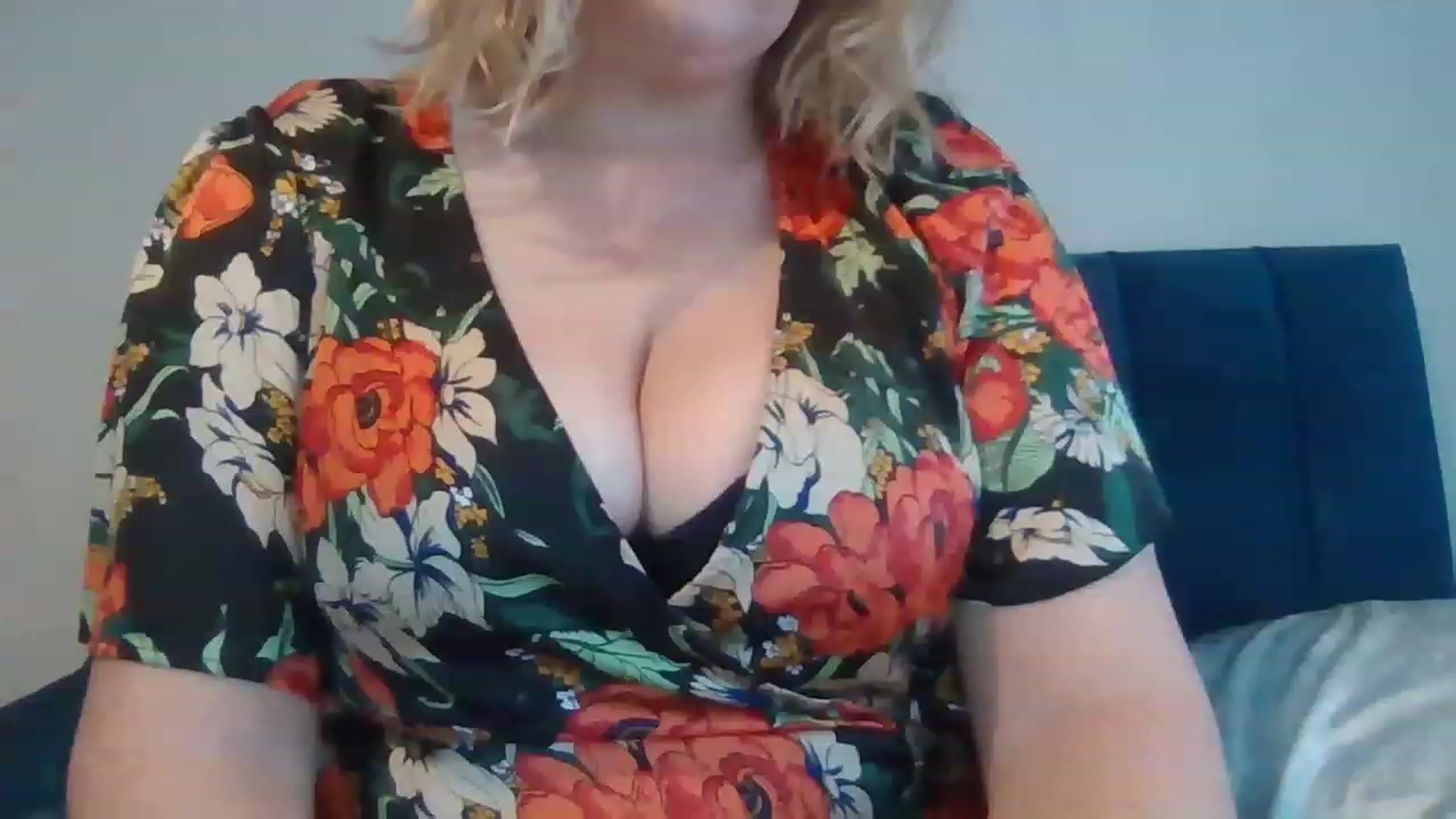 Gallery image thumbnail from LucieLowe's myfreecams stream on, 02/28/2023, 13:15 image 12 of 20