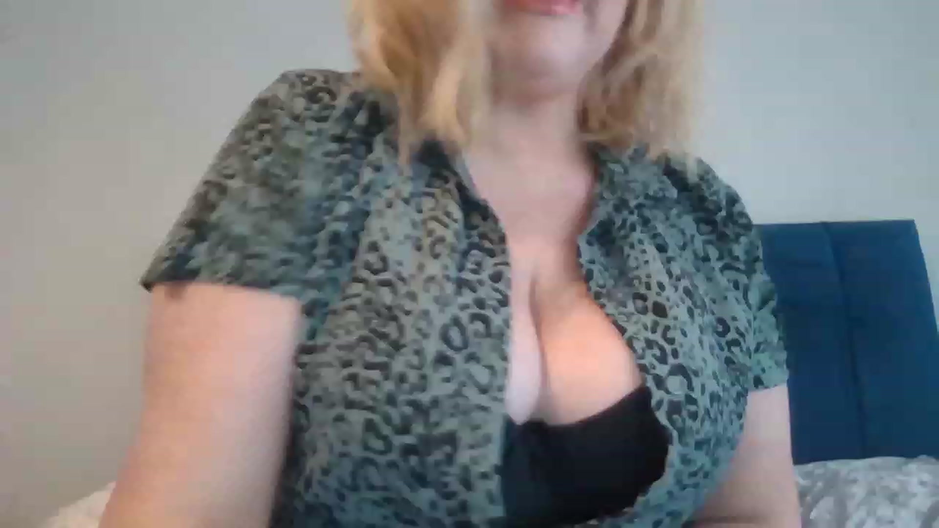 Gallery image thumbnail from LucieLowe's myfreecams stream on, 03/06/2023, 13:38 image 10 of 20