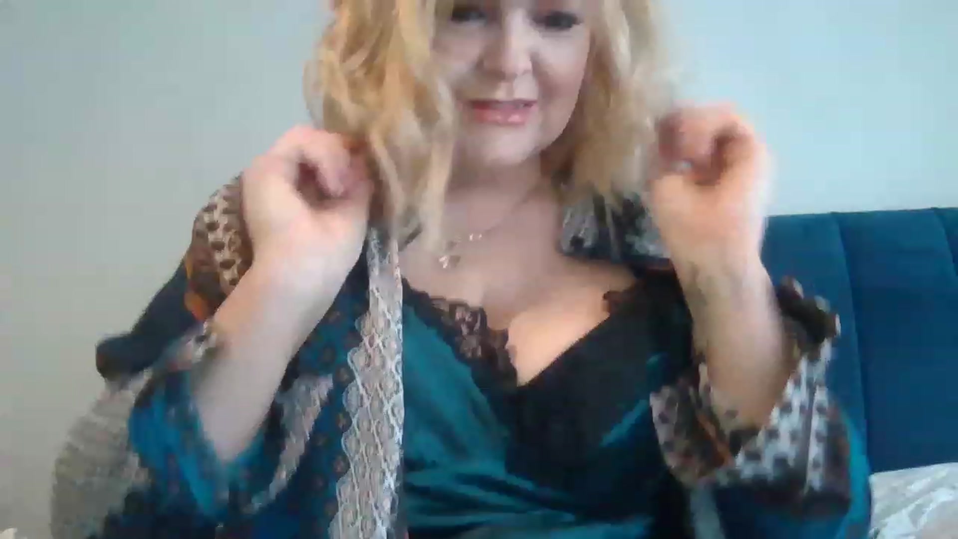 Gallery image thumbnail from LucieLowe's myfreecams stream on, 03/07/2023, 13:18 image 17 of 20