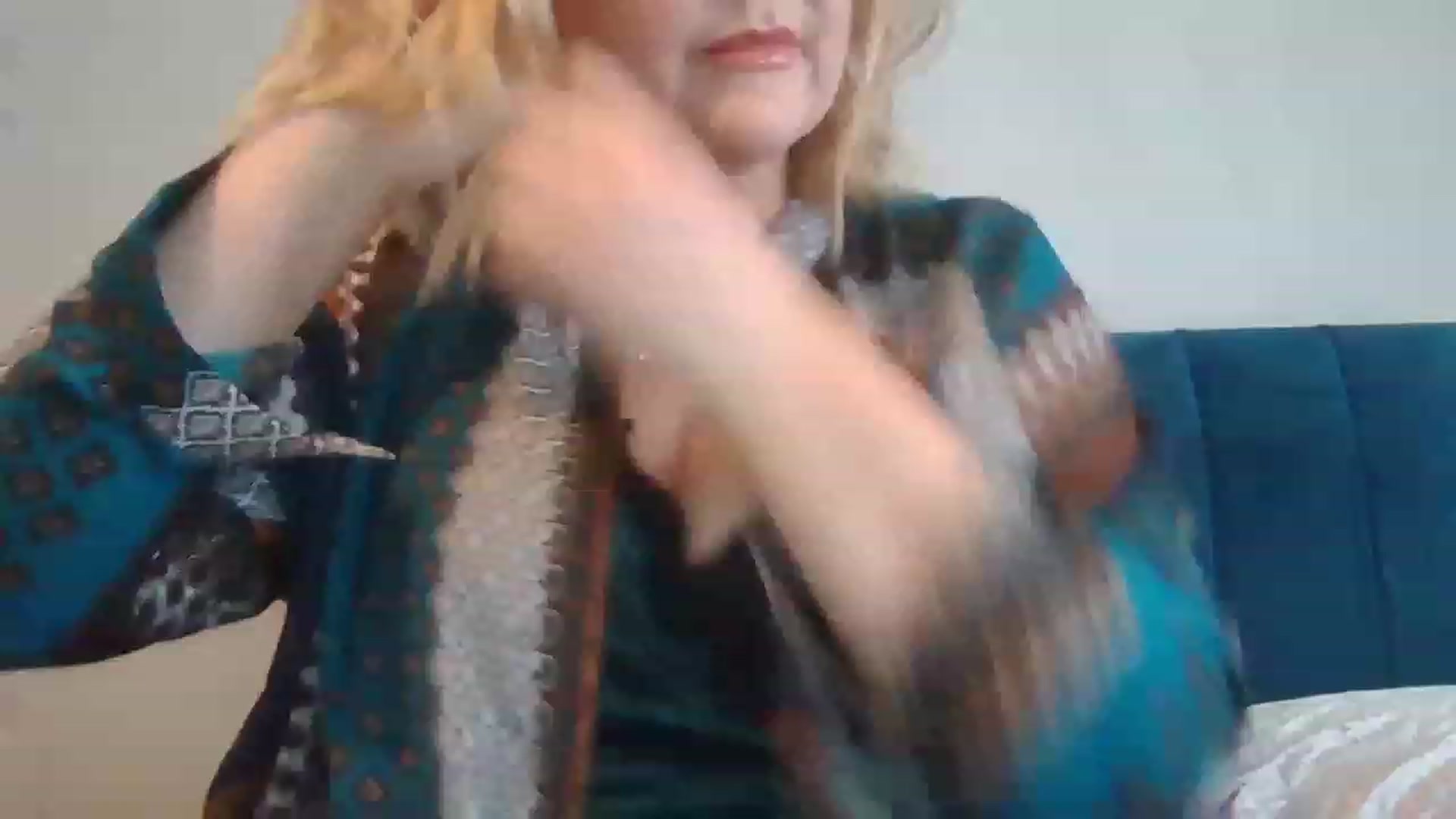 Gallery image thumbnail from LucieLowe's myfreecams stream on, 03/07/2023, 13:18 image 11 of 20