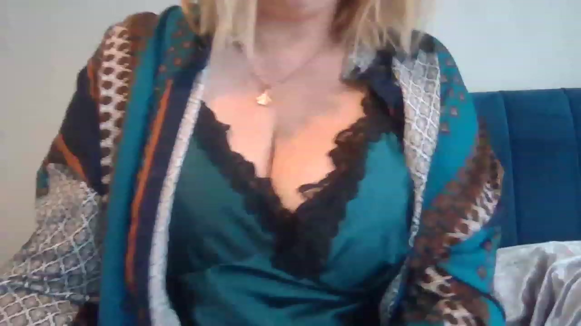 Gallery image thumbnail from LucieLowe's myfreecams stream on, 03/07/2023, 13:18 image 3 of 20
