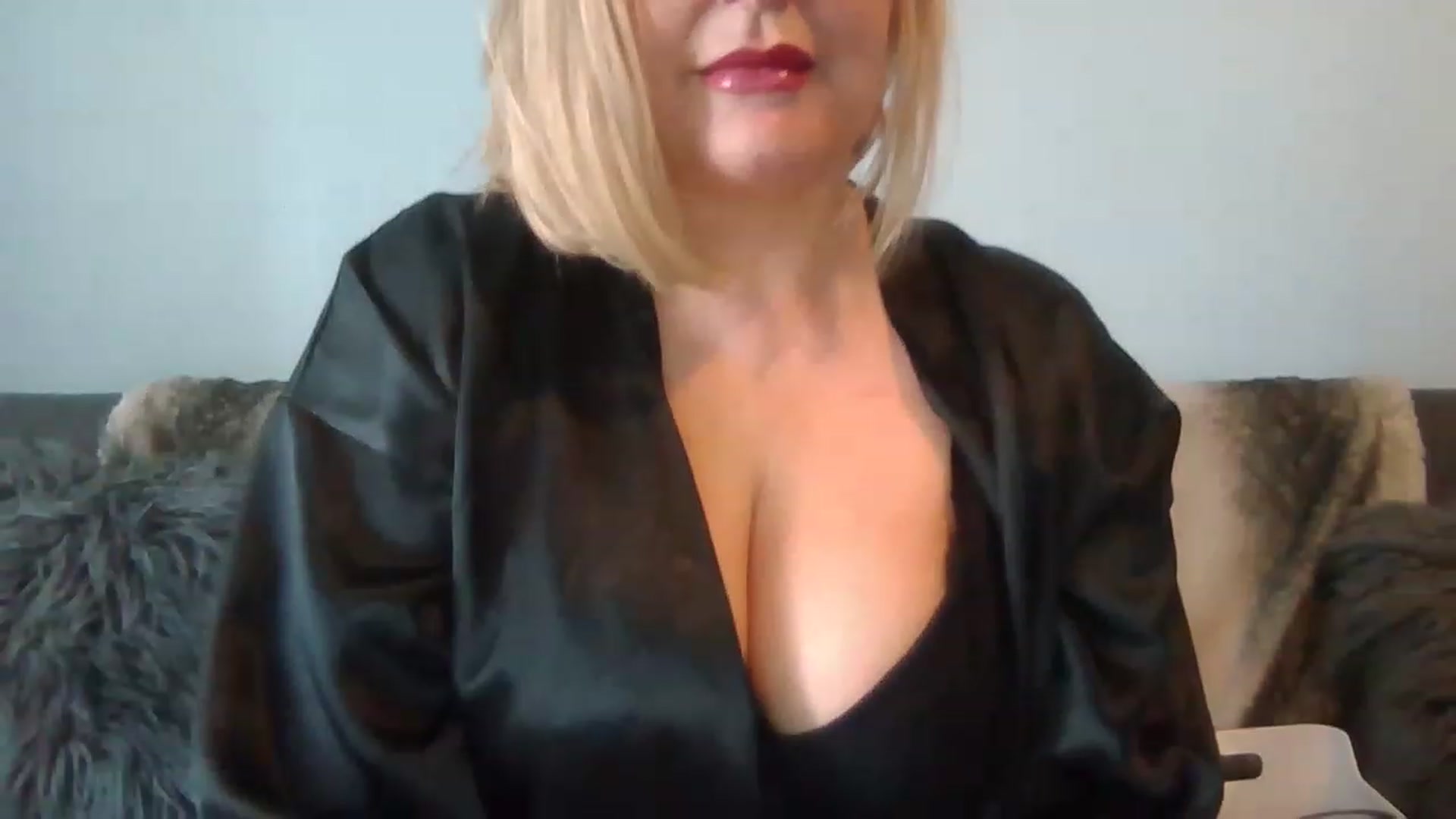 Gallery image thumbnail from LucieLowe's myfreecams stream on, 04/09/2023, 09:17 image 6 of 20
