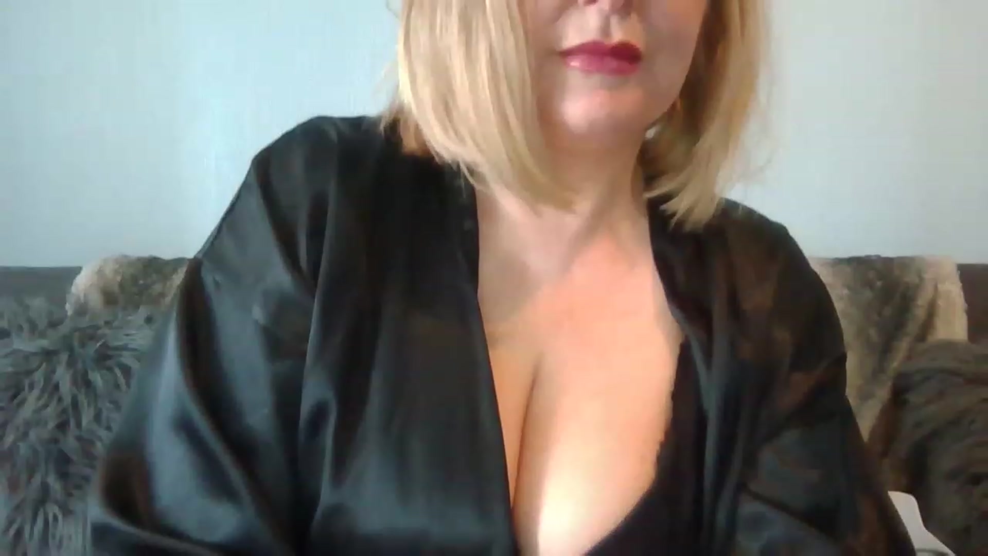 Gallery image thumbnail from LucieLowe's myfreecams stream on, 04/09/2023, 09:17 image 5 of 20