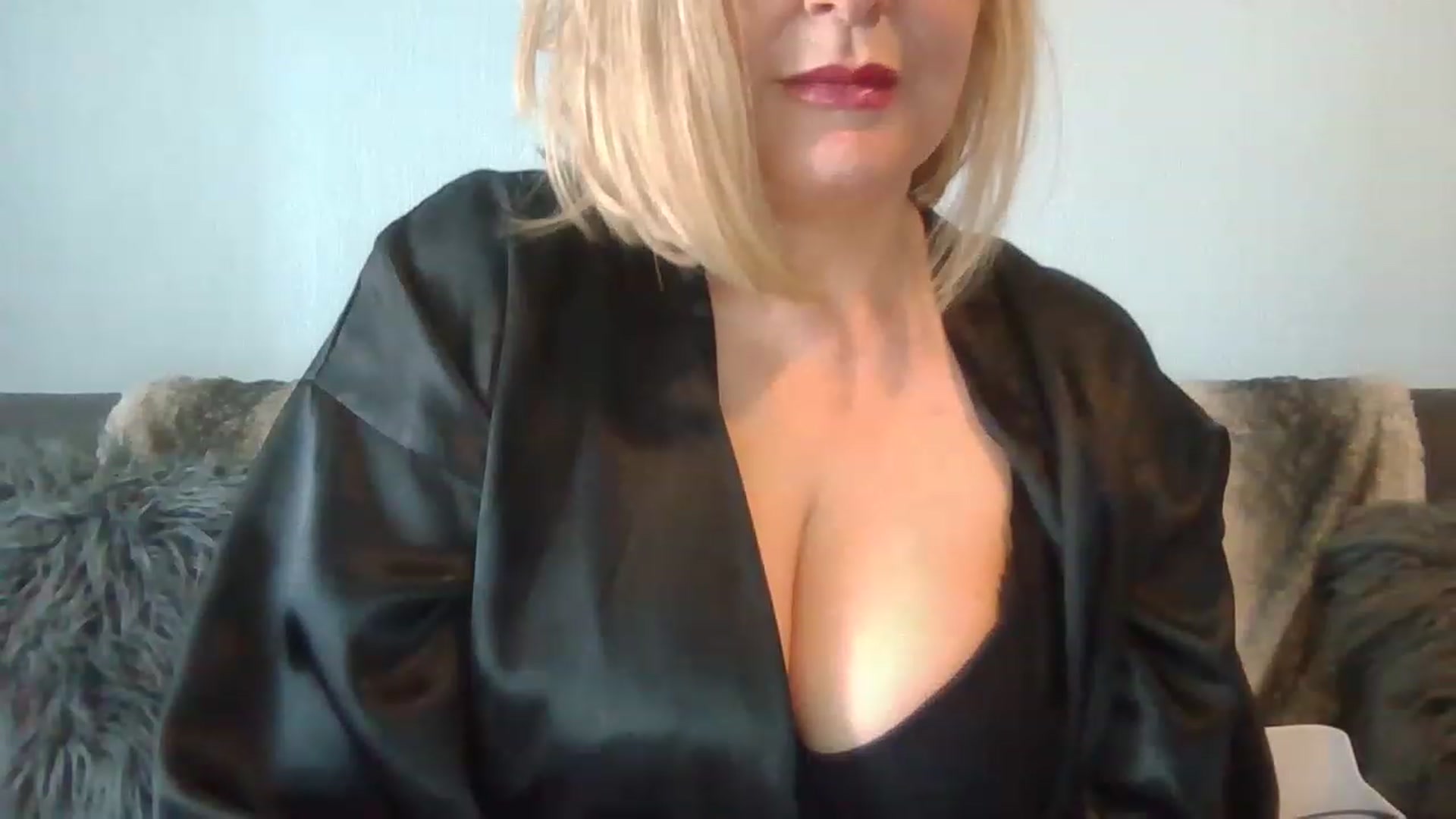 Gallery image thumbnail from LucieLowe's myfreecams stream on, 04/09/2023, 09:17 image 7 of 20