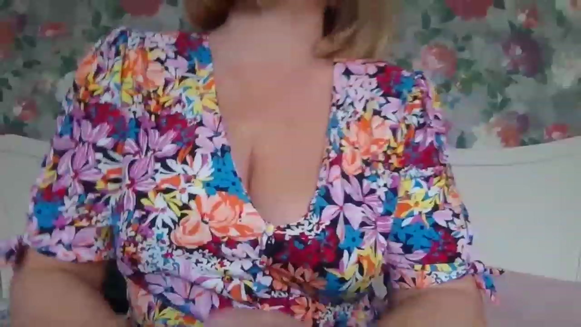 Gallery image thumbnail from LucieLowe's myfreecams stream on, 04/17/2023, 12:26 image 19 of 20