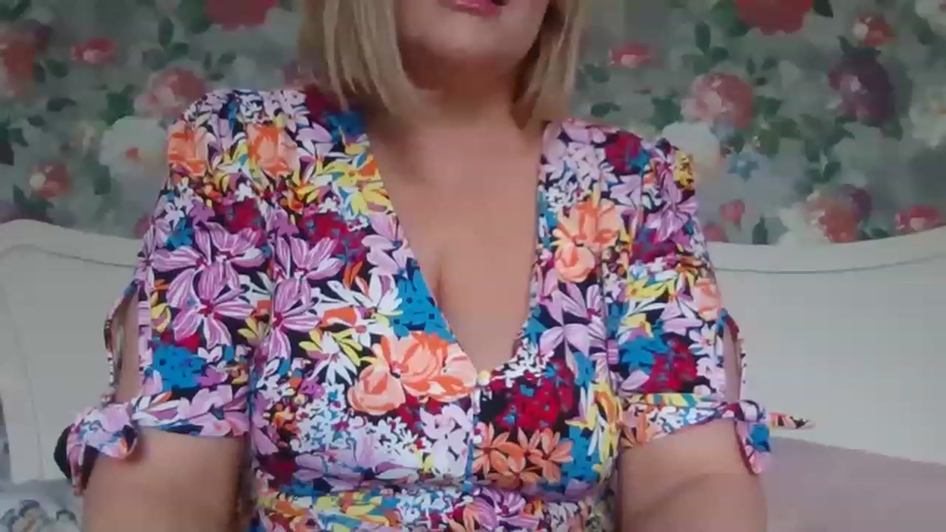 Gallery image thumbnail from LucieLowe's myfreecams stream on, 04/17/2023, 12:26 image 4 of 20
