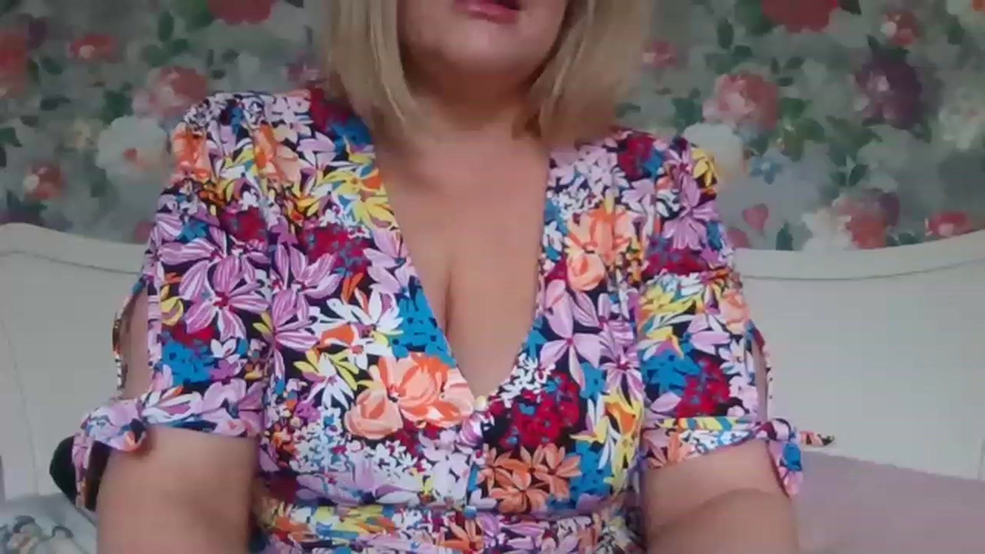 Gallery image thumbnail from LucieLowe's myfreecams stream on, 04/17/2023, 12:26 image 6 of 20