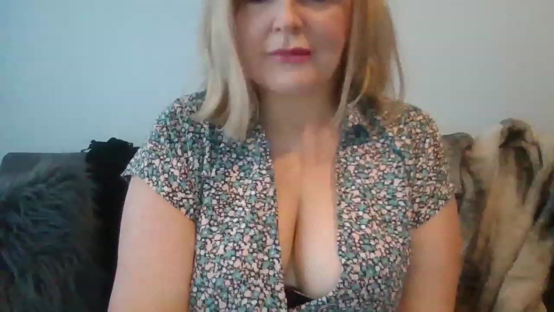 Gallery image thumbnail from LucieLowe's myfreecams stream on, 05/02/2023, 08:14 image 16 of 20