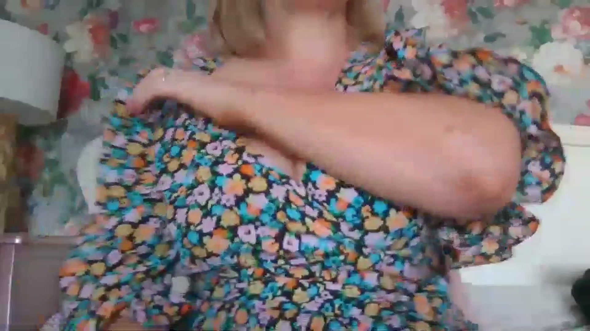Gallery image thumbnail from LucieLowe's myfreecams stream on, 07/20/2023, 12:12 image 15 of 20