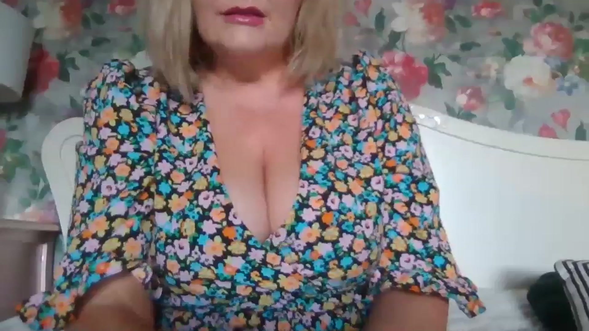 Gallery image thumbnail from LucieLowe's myfreecams stream on, 07/20/2023, 12:44 image 11 of 20