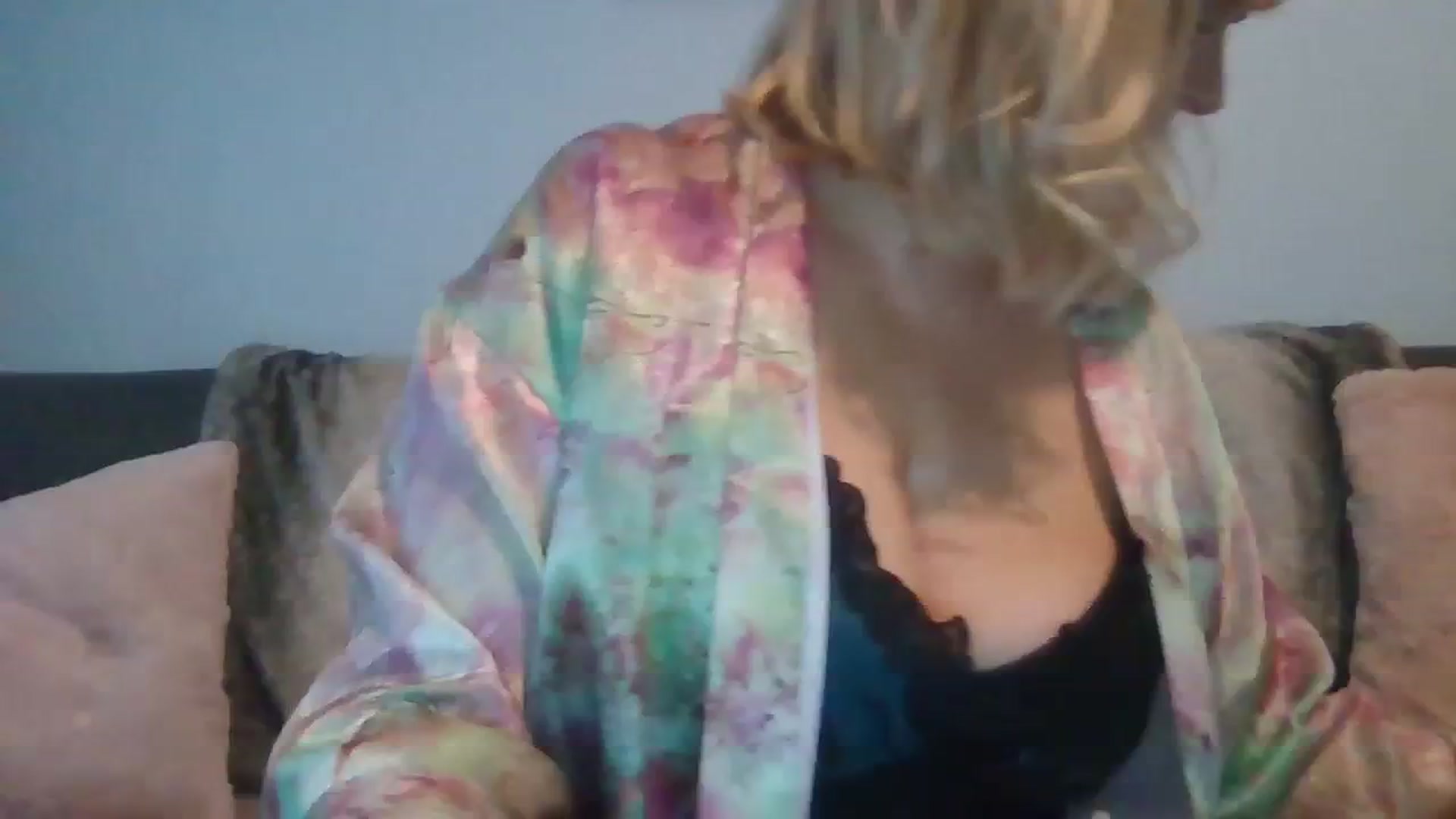 Gallery image thumbnail from LucieLowe's myfreecams stream on, 09/17/2023, 08:32 image 17 of 20