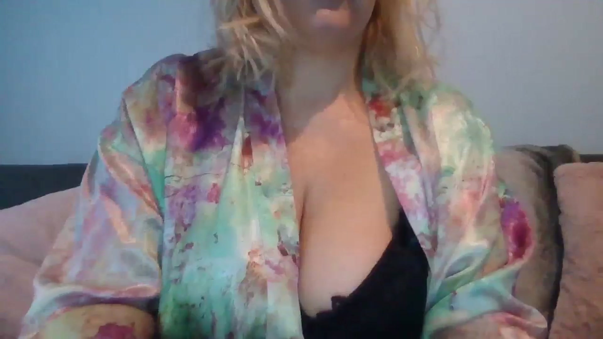 Gallery image thumbnail from LucieLowe's myfreecams stream on, 09/17/2023, 08:32 image 2 of 20