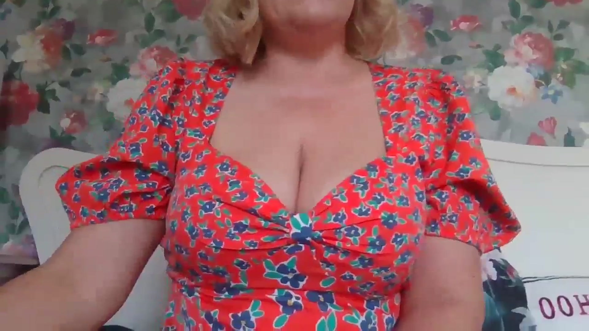 Gallery image thumbnail from LucieLowe's myfreecams stream on, 10/03/2023, 11:30 image 7 of 20