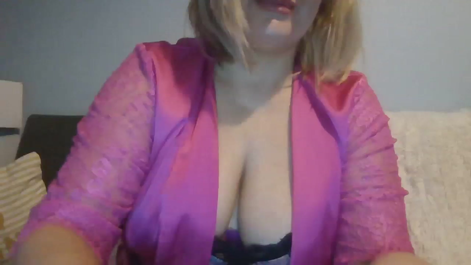 Gallery image thumbnail from LucieLowe's myfreecams stream on, 01/21/2024, 10:43 image 6 of 20