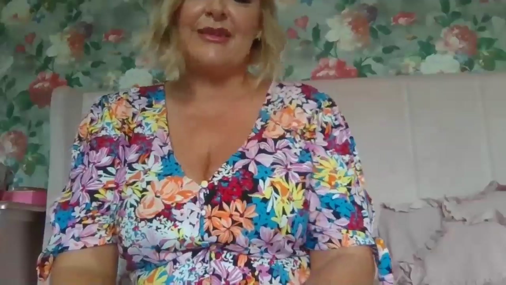 Gallery image thumbnail from LucieLowe's myfreecams stream on, 06/24/2025, 12:46 image 19 of 20