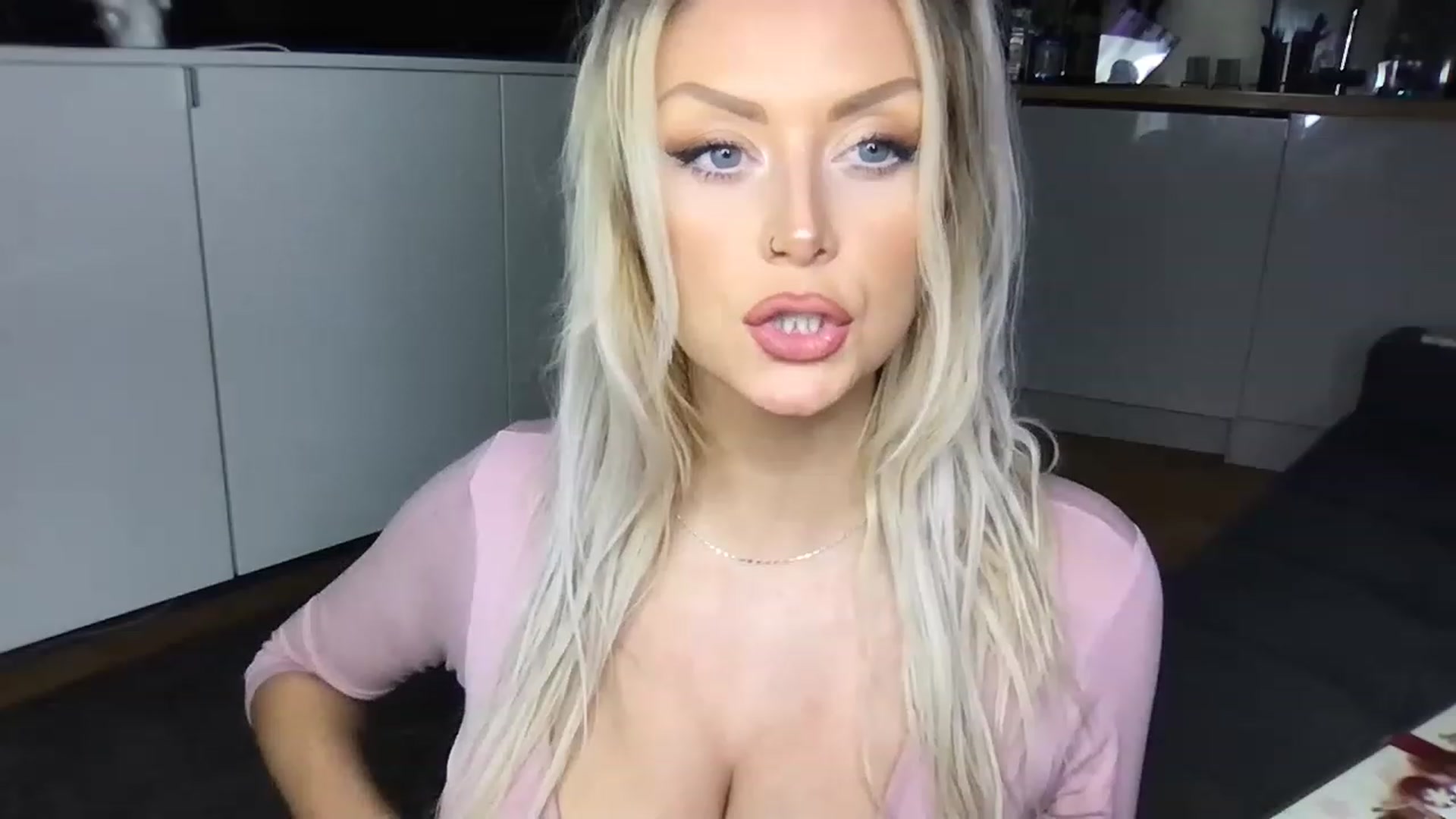 Gallery image thumbnail from LuciousLouise's myfreecams stream on, 12/15/2022, 03:34 image 7 of 20