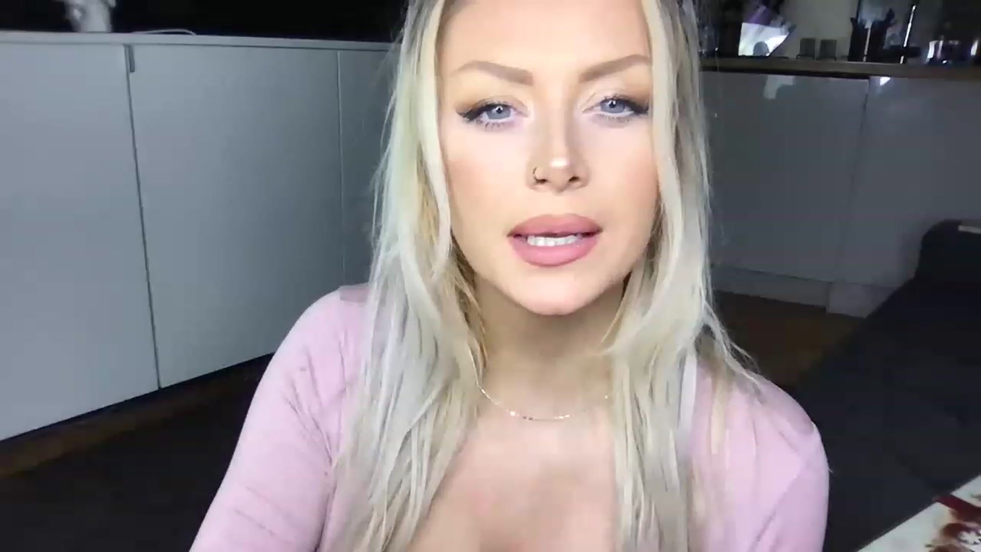 Gallery image thumbnail from LuciousLouise's myfreecams stream on, 12/15/2022, 03:34 image 5 of 20