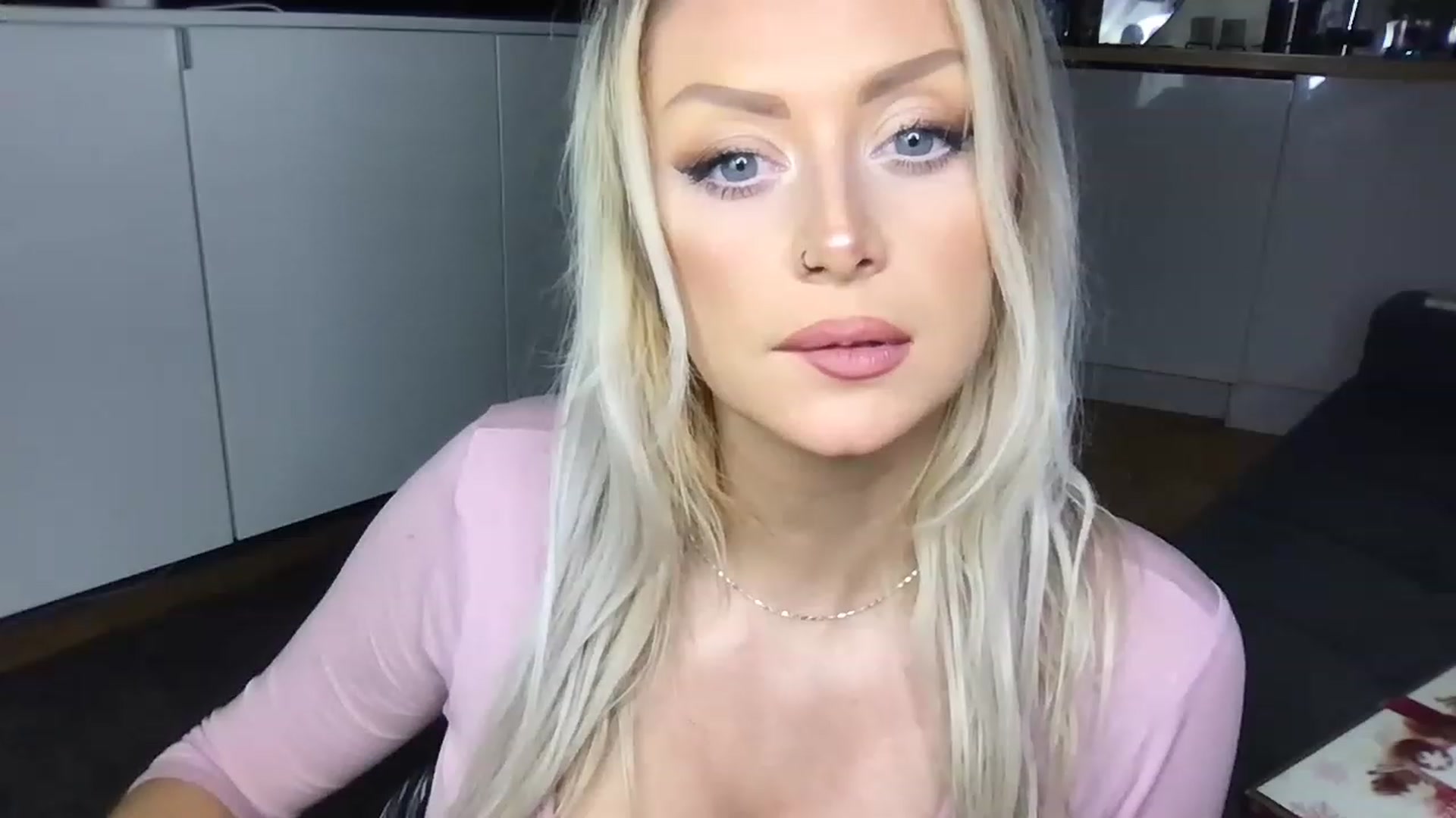Gallery image thumbnail from LuciousLouise's myfreecams stream on, 12/15/2022, 03:34 image 9 of 20