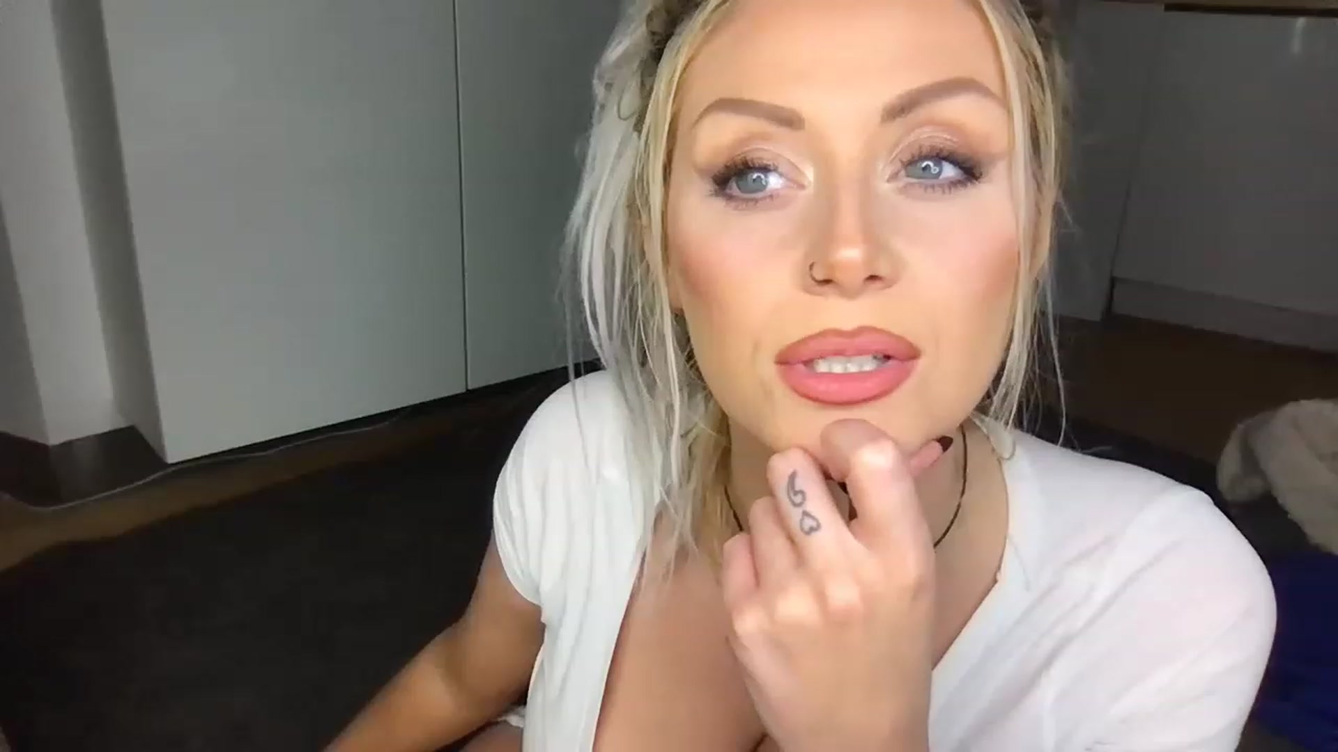 Gallery image thumbnail from LuciousLouise's myfreecams stream on, 06/01/2023, 03:07 image 17 of 20
