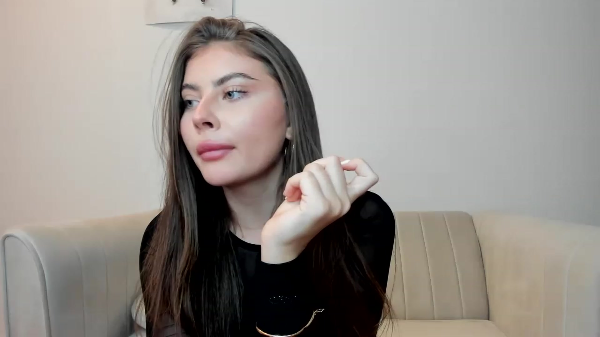 Gallery image thumbnail from LuckyCharm0's myfreecams stream on, 12/19/2022, 01:19 image 17 of 20