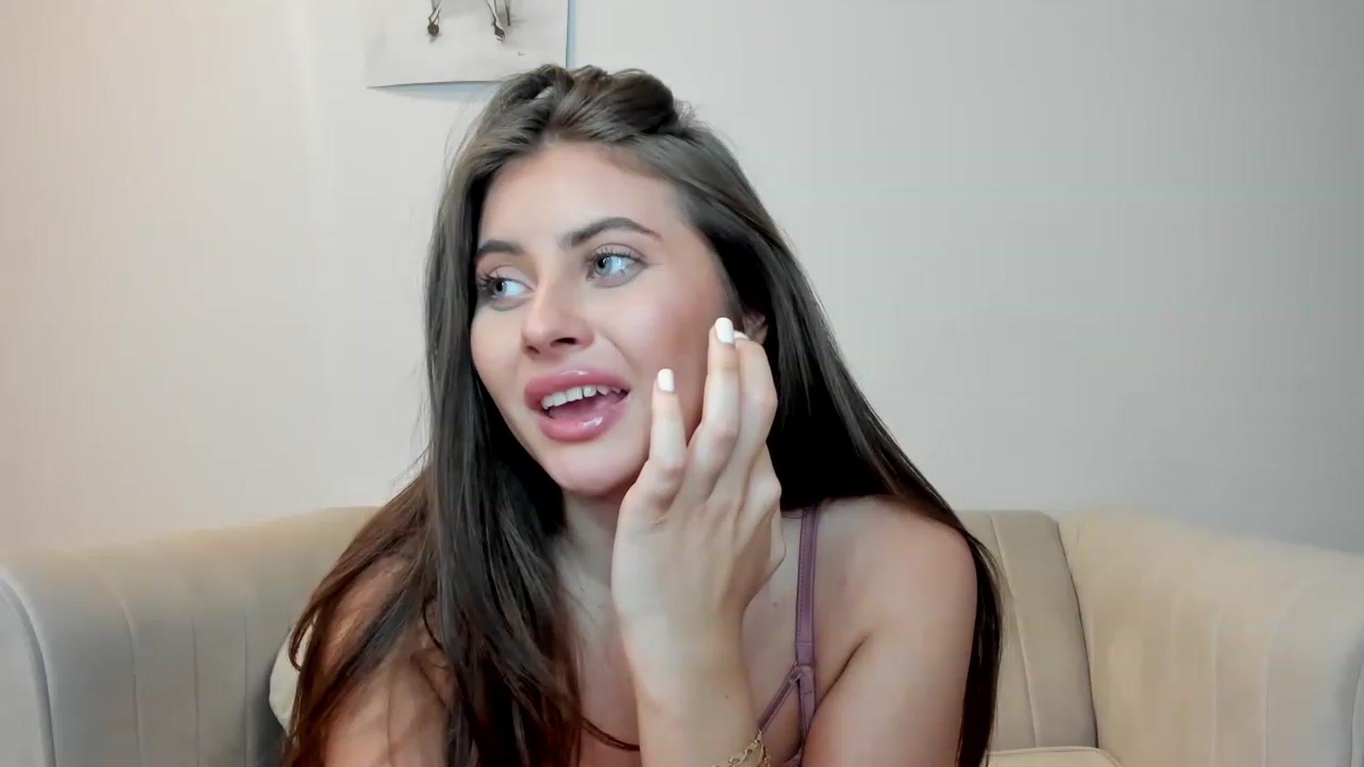 Gallery image thumbnail from LuckyCharm0's myfreecams stream on, 12/22/2022, 03:17 image 6 of 20
