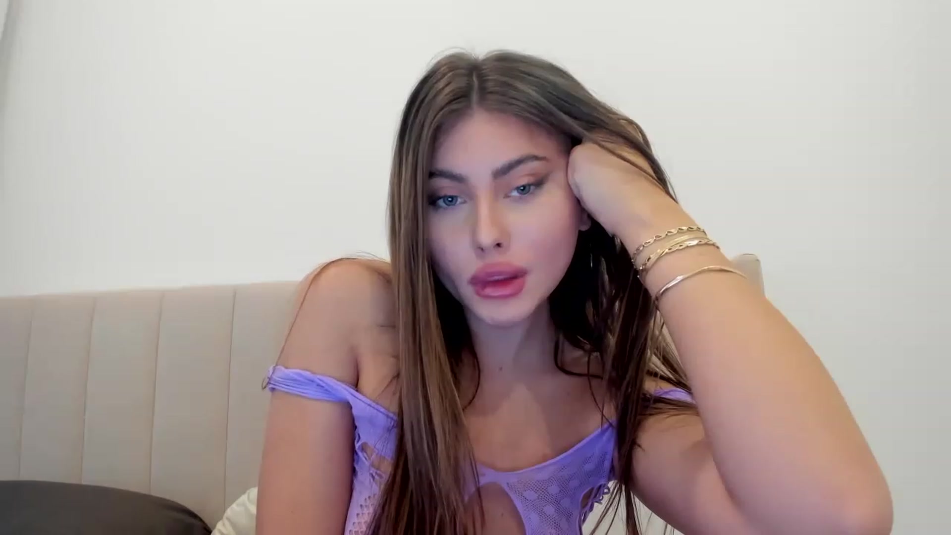Gallery image thumbnail from LuckyCharm0's myfreecams stream on, 02/18/2023, 20:14 image 6 of 20