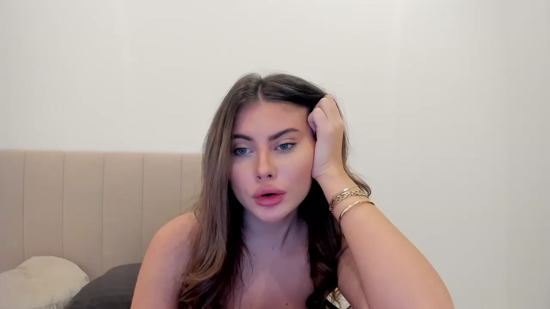 Gallery image thumbnail from LuckyCharm0's myfreecams stream on, 03/02/2023, 22:50 image 14 of 20