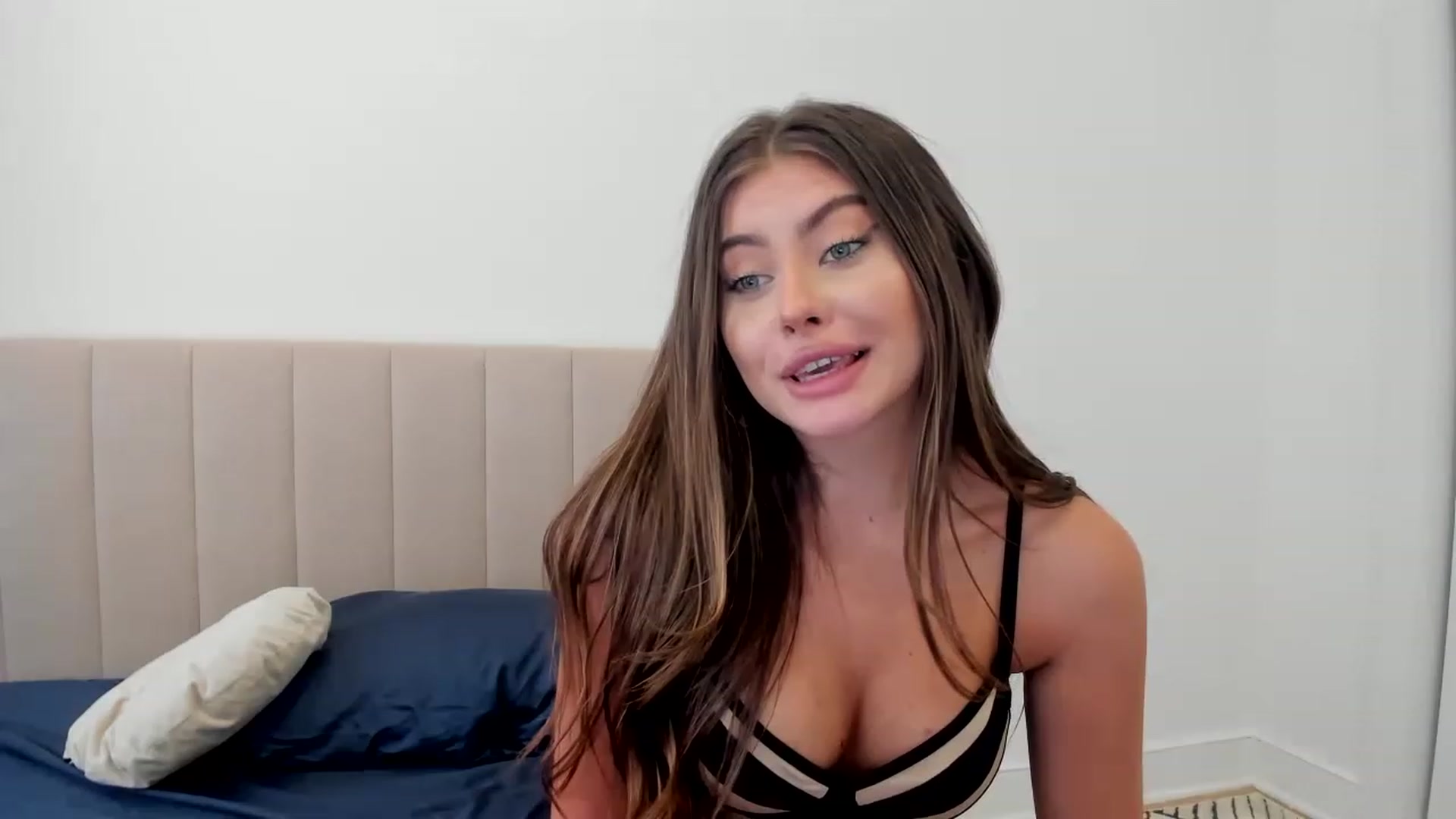 Gallery image thumbnail from LuckyCharm0's myfreecams stream on, 04/02/2023, 19:51 image 3 of 20