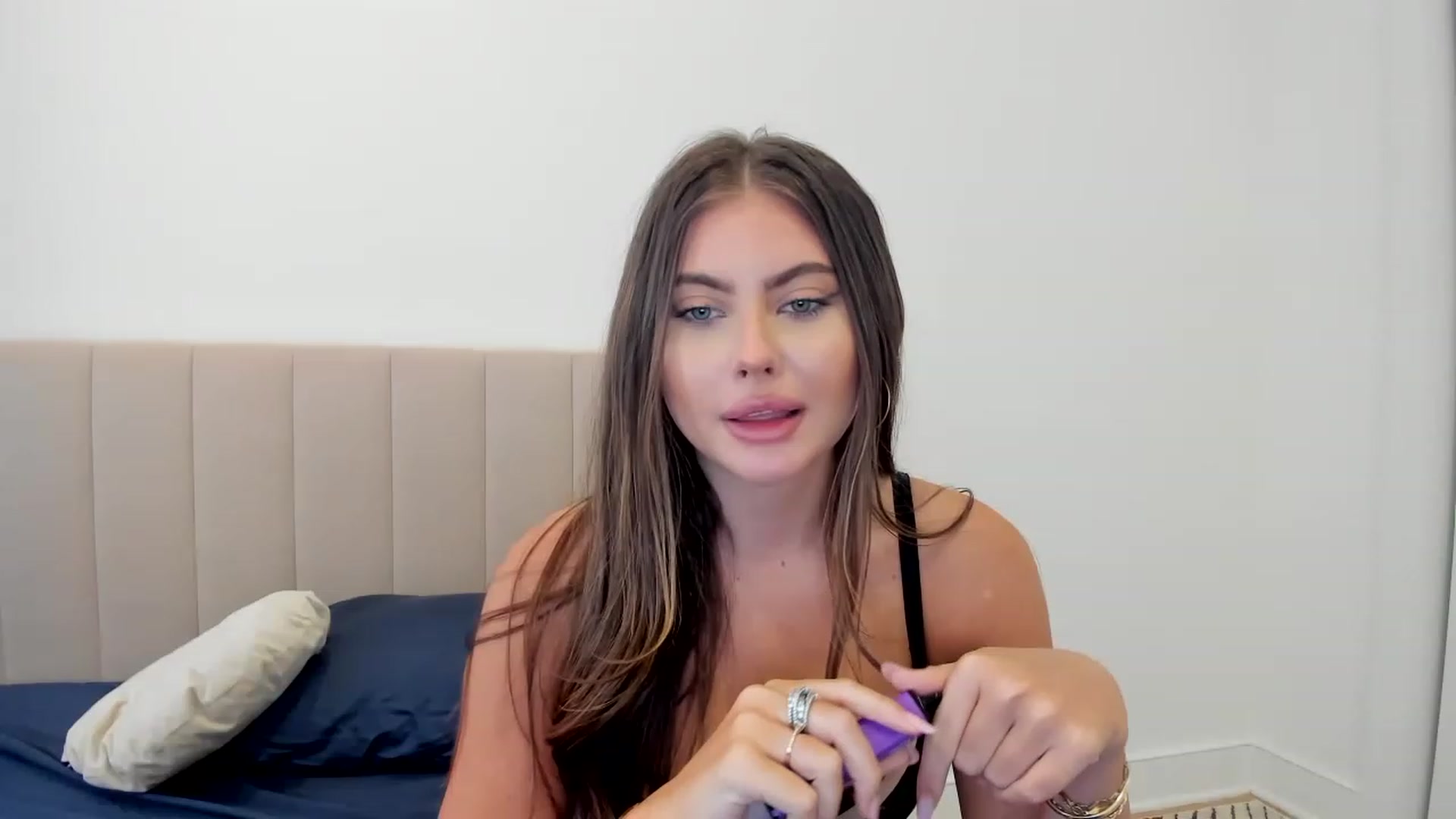 Gallery image thumbnail from LuckyCharm0's myfreecams stream on, 04/02/2023, 19:51 image 11 of 20