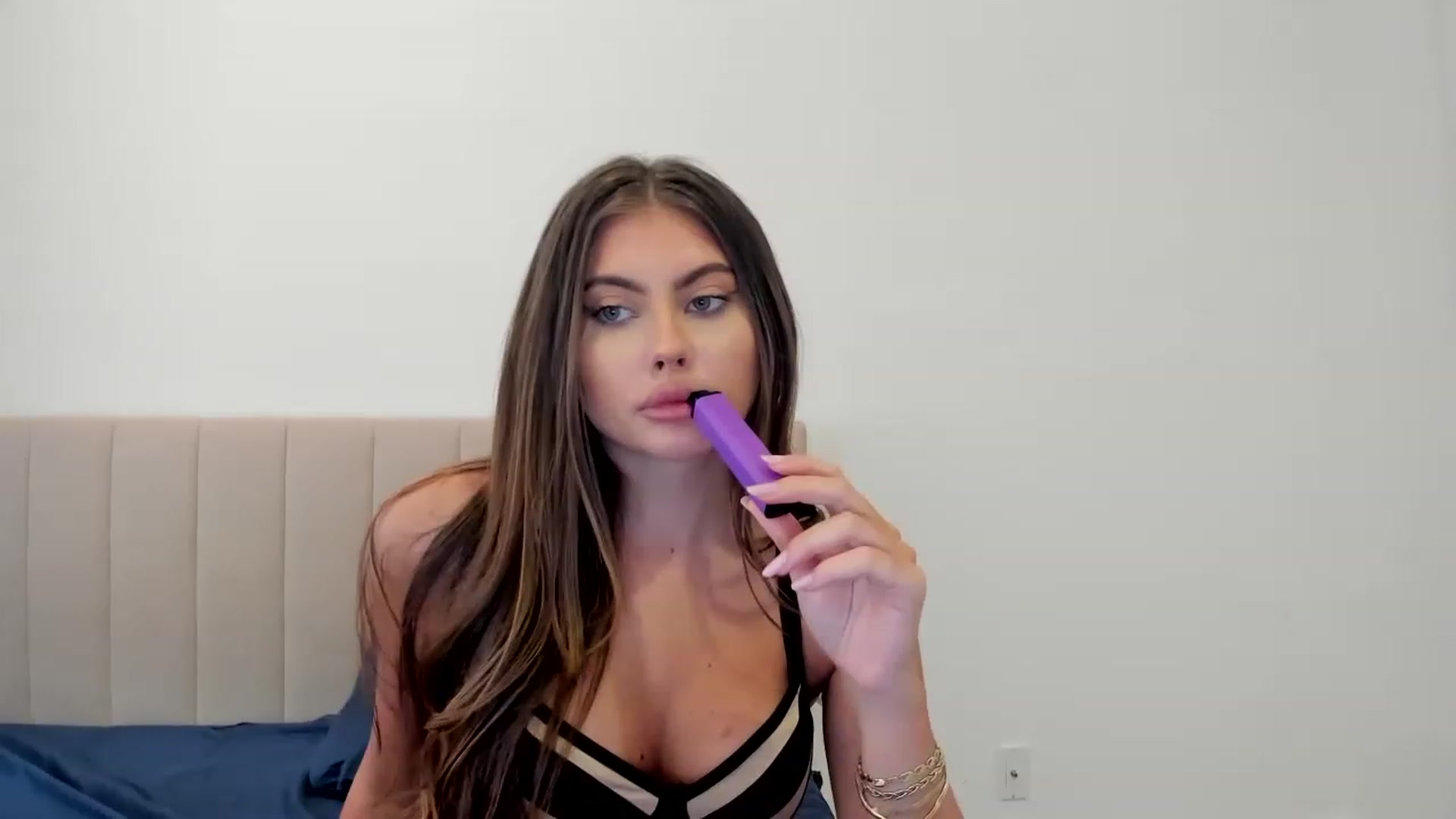 Gallery image thumbnail from LuckyCharm0's myfreecams stream on, 04/02/2023, 21:42 image 3 of 20