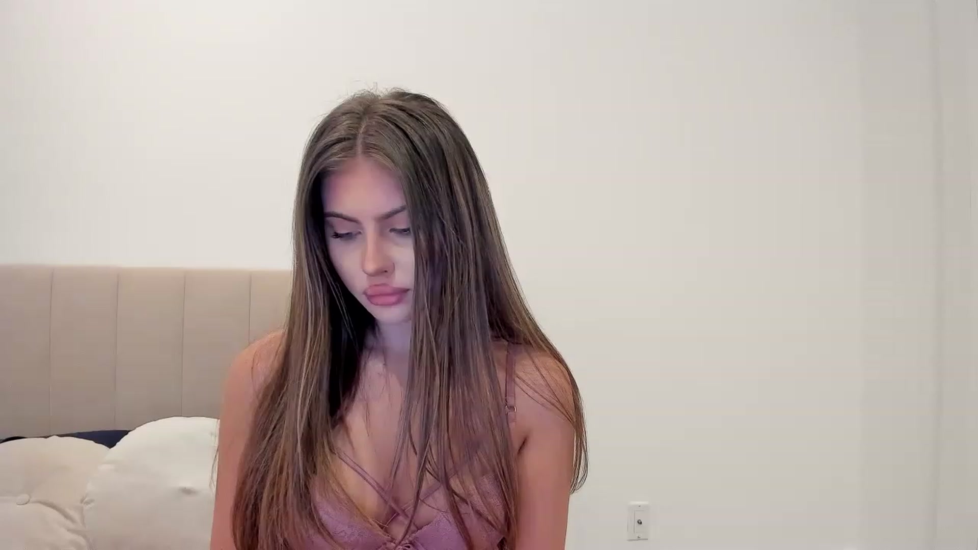 Gallery image thumbnail from LuckyCharm0's myfreecams stream on, 04/25/2023, 01:07 image 16 of 20