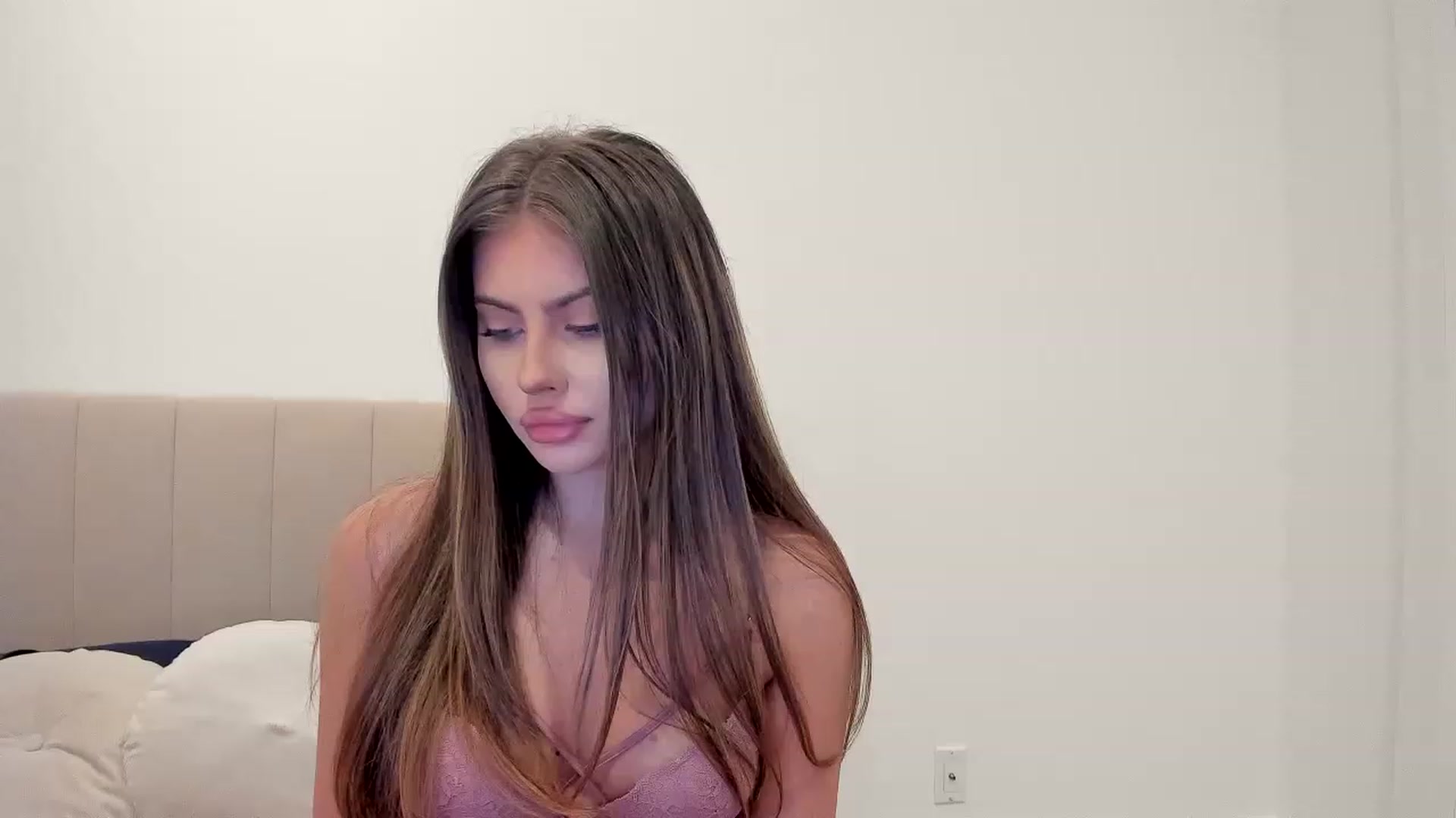 Gallery image thumbnail from LuckyCharm0's myfreecams stream on, 04/25/2023, 01:07 image 15 of 20