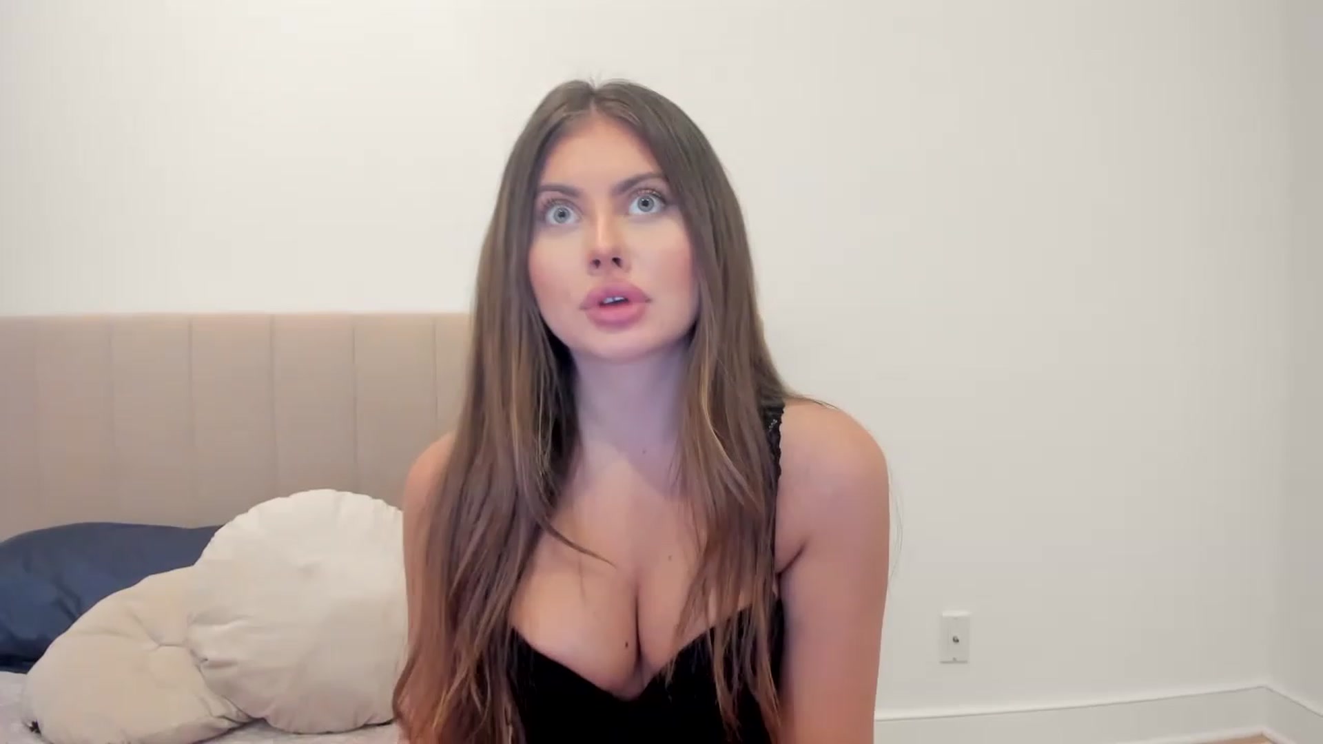 Gallery image thumbnail from LuckyCharm0's myfreecams stream on, 05/02/2023, 24:00 image 1 of 20