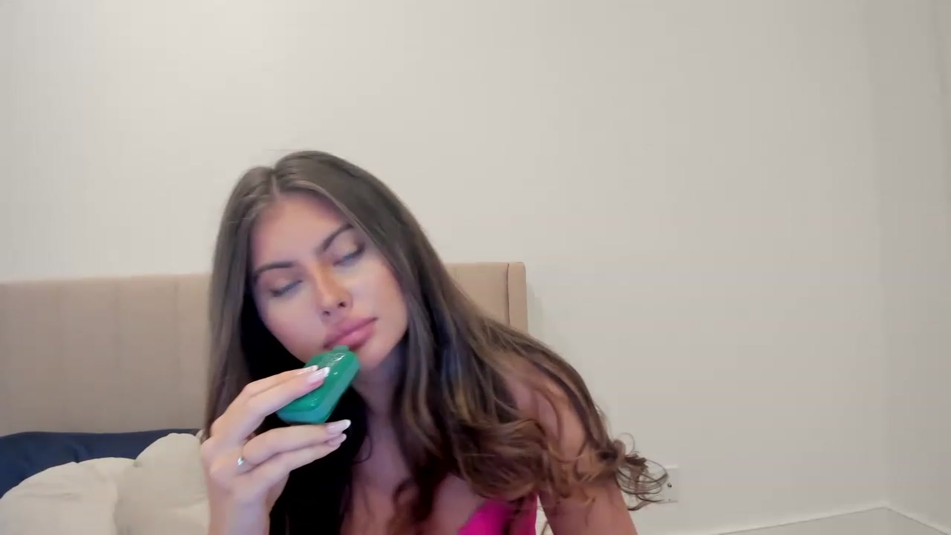 Gallery image thumbnail from LuckyCharm0's myfreecams stream on, 05/03/2023, 04:35 image 18 of 20