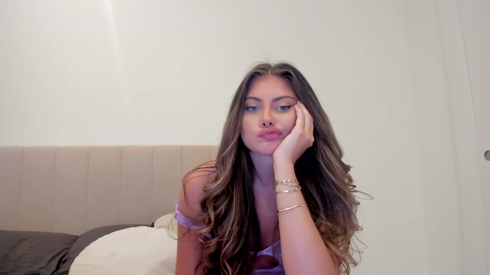 Gallery image thumbnail from LuckyCharm0's myfreecams stream on, 05/11/2023, 02:42 image 13 of 20