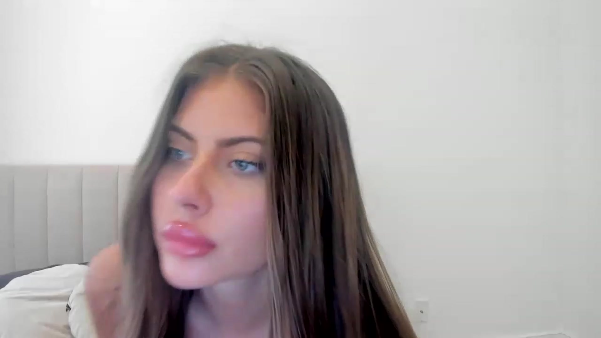 Gallery image thumbnail from LuckyCharm0's myfreecams stream on, 05/11/2023, 15:16 image 16 of 20
