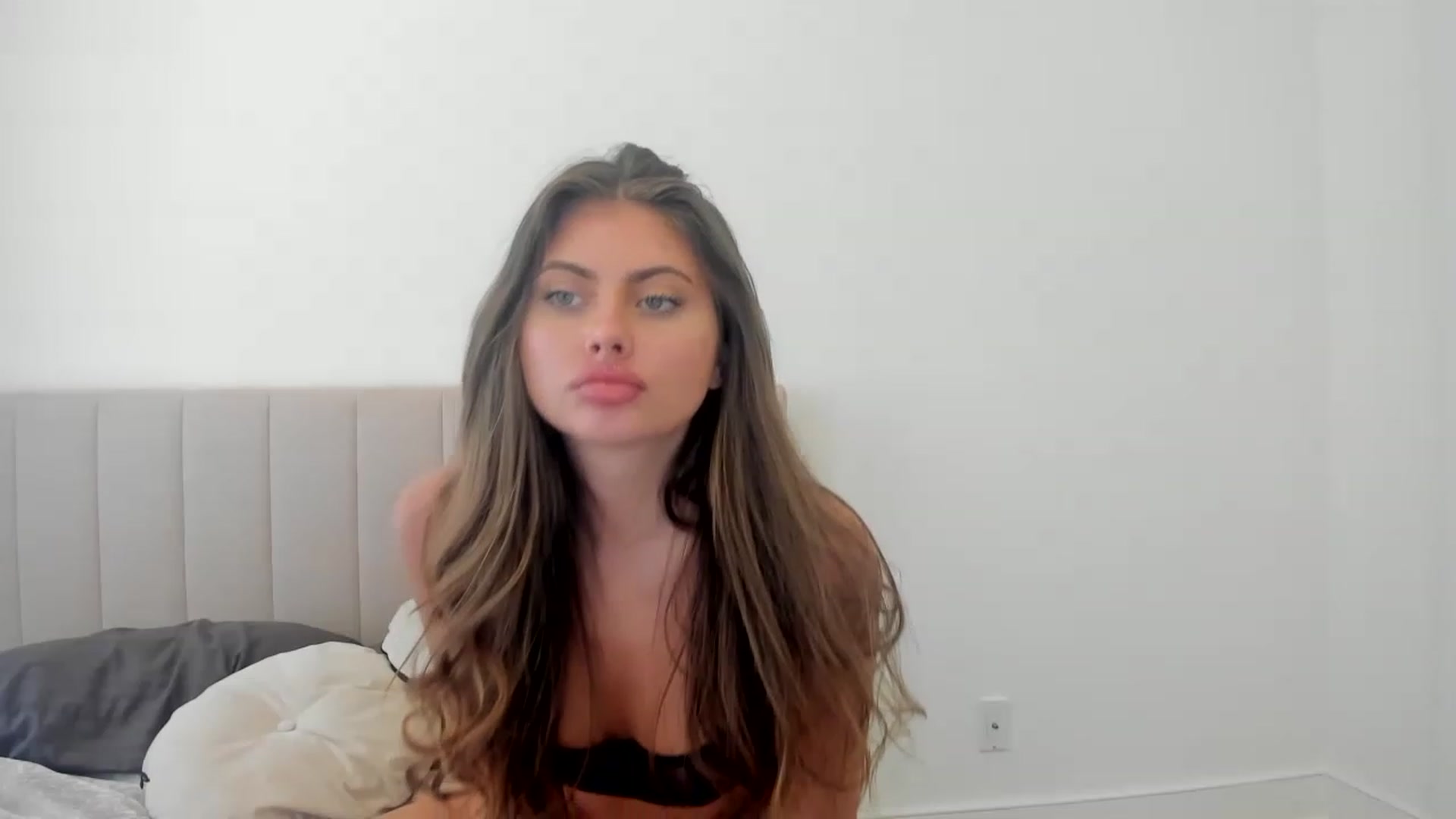 Gallery image thumbnail from LuckyCharm0's myfreecams stream on, 05/11/2023, 17:02 image 4 of 20