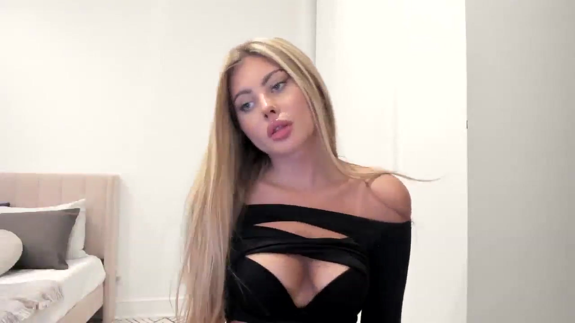 Gallery image thumbnail from LuckyCharm0's myfreecams stream on, 08/12/2023, 03:34 image 16 of 20